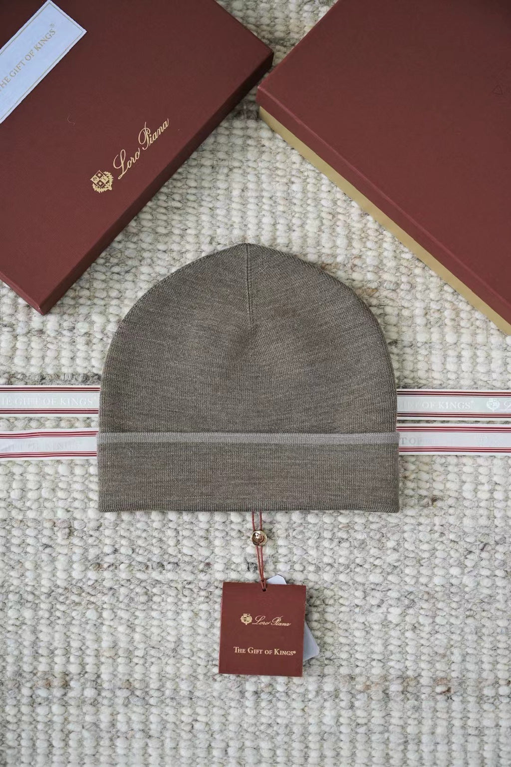 Loro Piana The Gift of Kings® Feinstrick-Mütze in Taupe