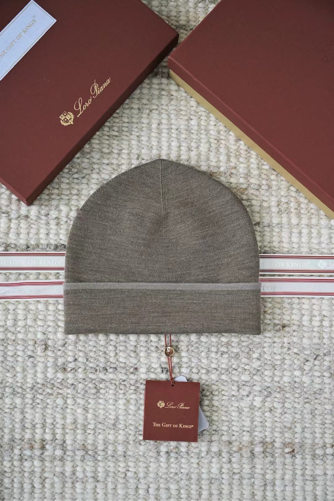 Loro Piana The Gift of Kings® Feinstrick-Mütze in Taupe