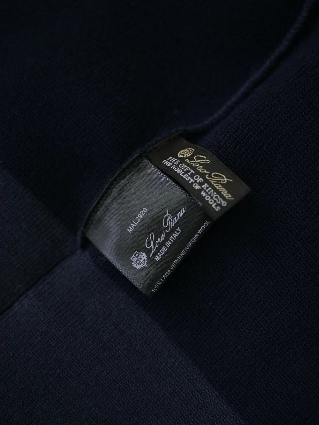 Loro Piana The Gift of Kings® Feinstrick-Mütze in Dunkelblau