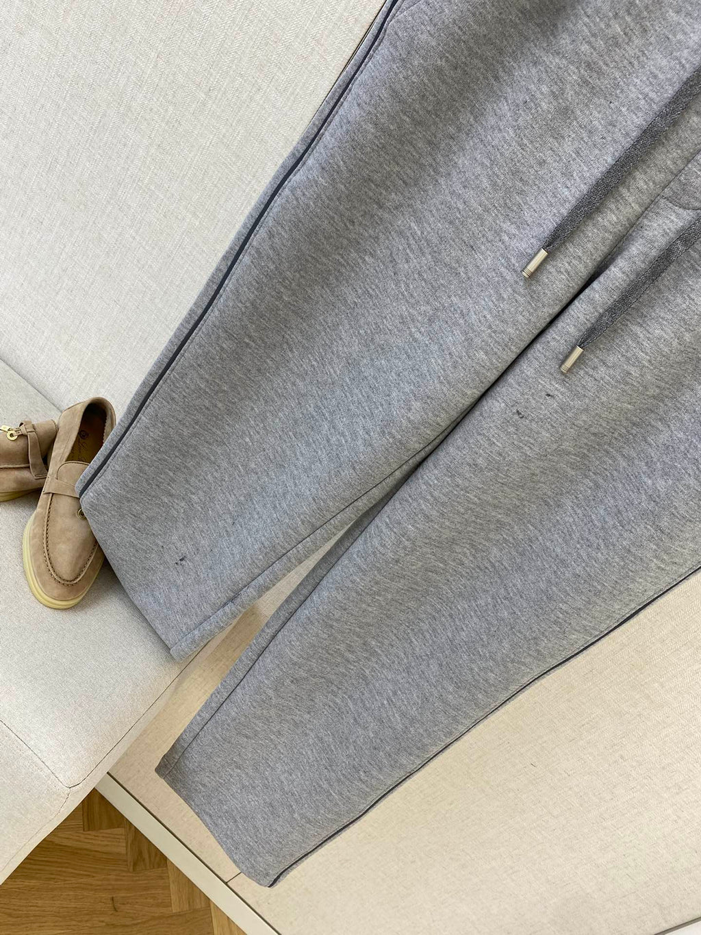 Loro Piana Graue Herren Sweatpants mit Sticklogo und Tunnelzug aus Baumwollmix