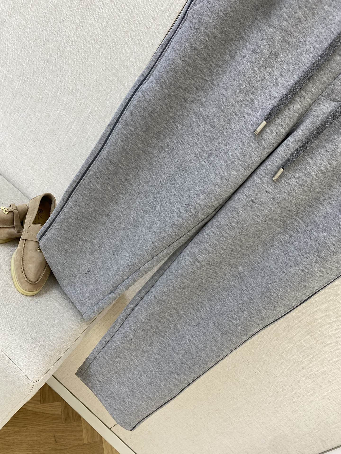 Loro Piana Graue Herren Sweatpants mit Sticklogo und Tunnelzug aus Baumwollmix