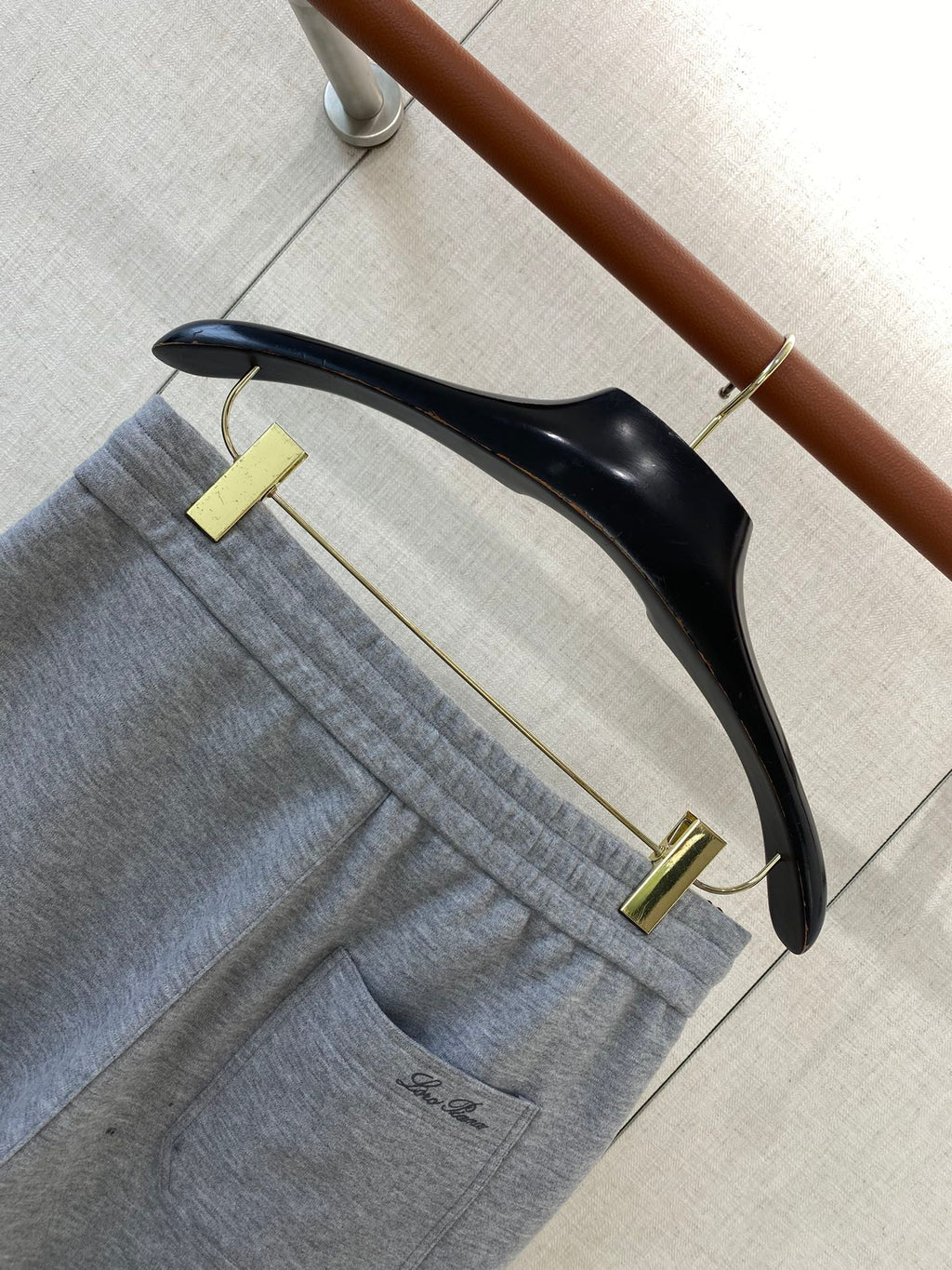 Loro Piana Graue Herren Sweatpants mit Sticklogo und Tunnelzug aus Baumwollmix