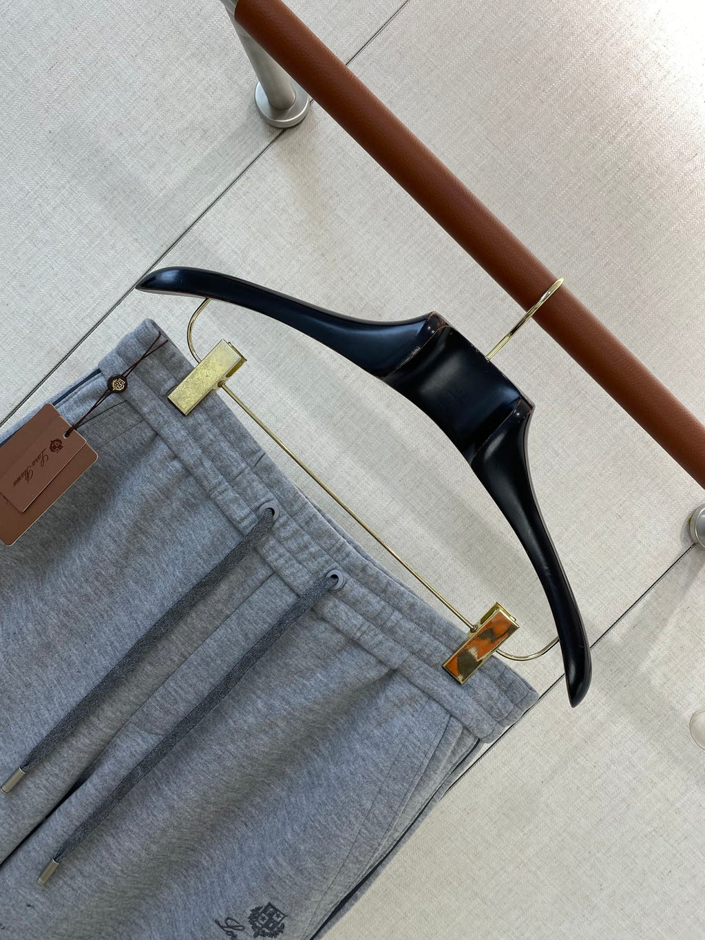 Loro Piana Graue Herren Sweatpants mit Sticklogo und Tunnelzug aus Baumwollmix