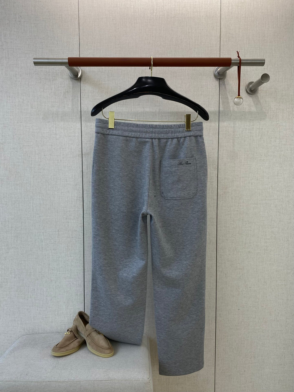 Loro Piana Graue Herren Sweatpants mit Sticklogo und Tunnelzug aus Baumwollmix
