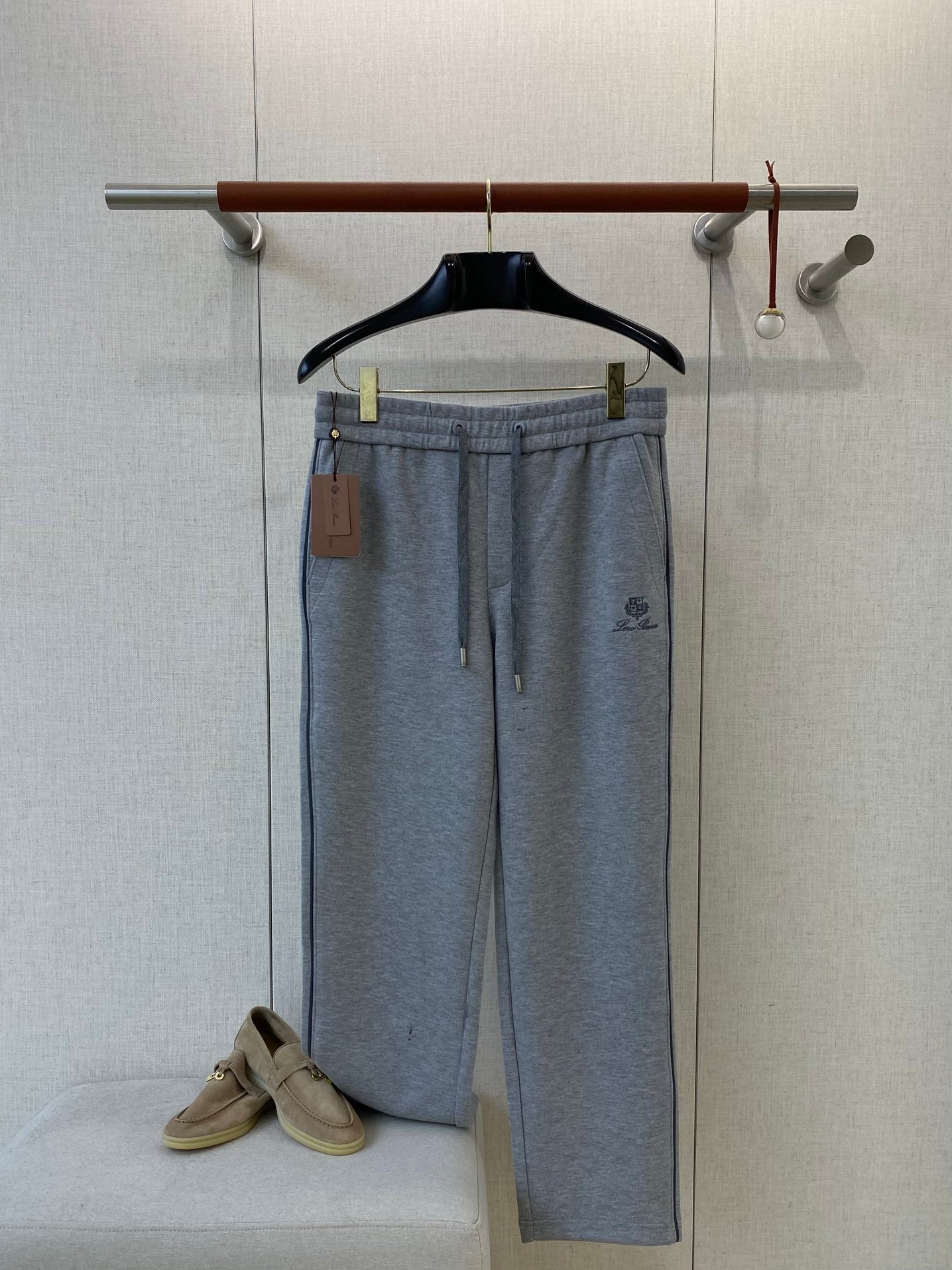 Loro Piana Graue Herren Sweatpants mit Sticklogo und Tunnelzug aus Baumwollmix