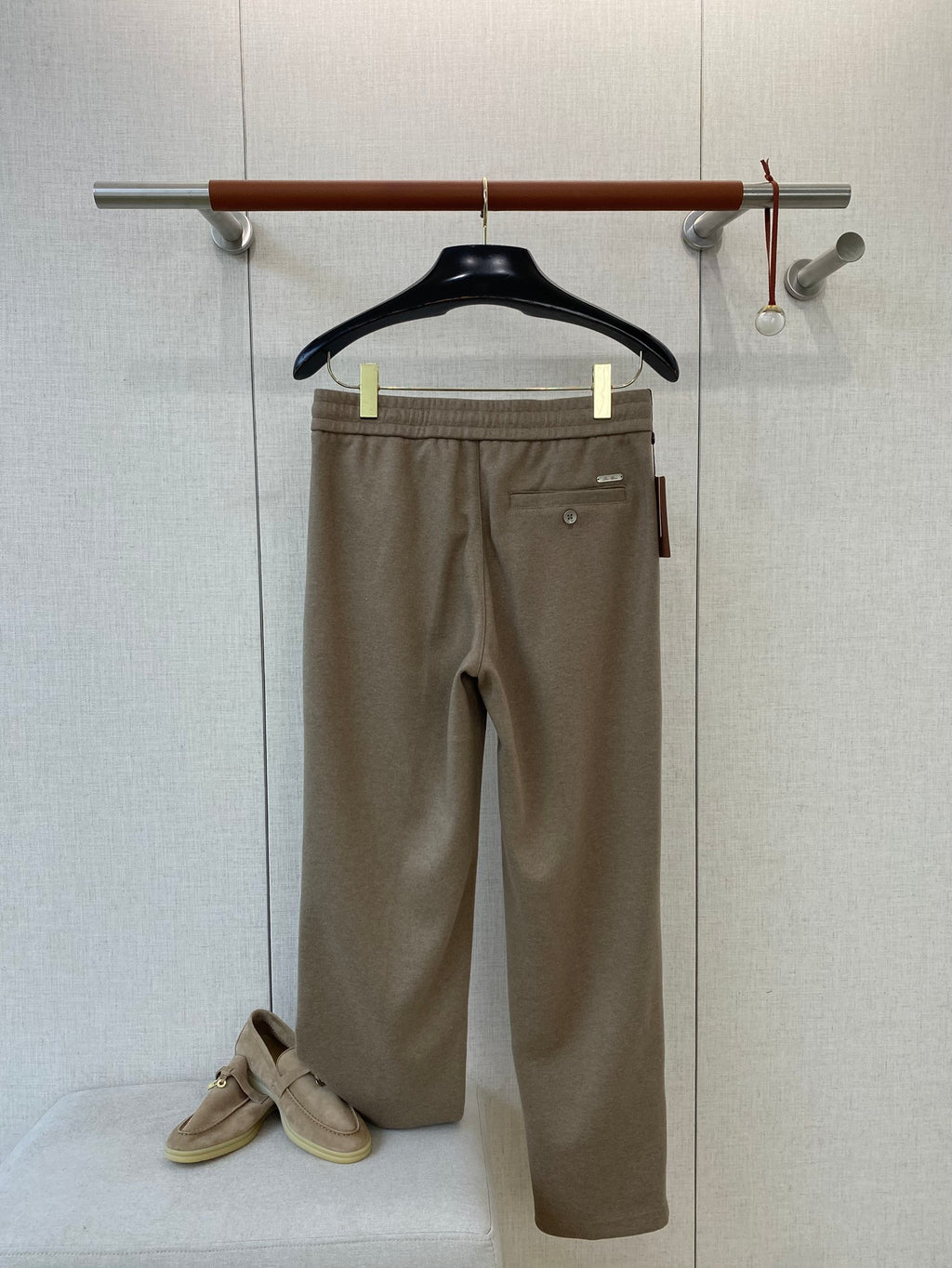 Loro Piana Braune Herren Freizeithose mit Sticklogo und Tunnelzug aus Baumwollmix