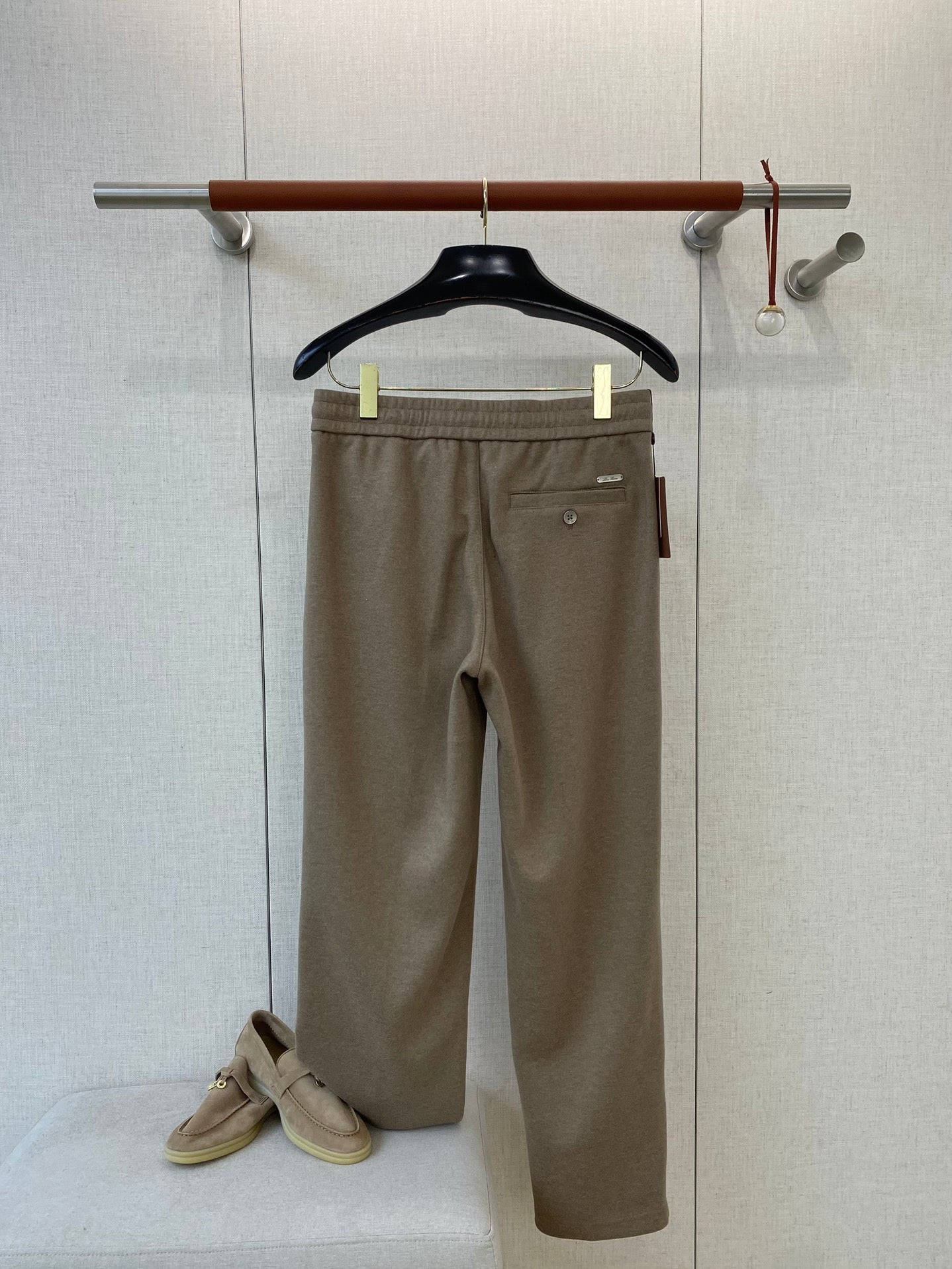 Loro Piana Braune Herren Freizeithose mit Sticklogo und Tunnelzug aus Baumwollmix