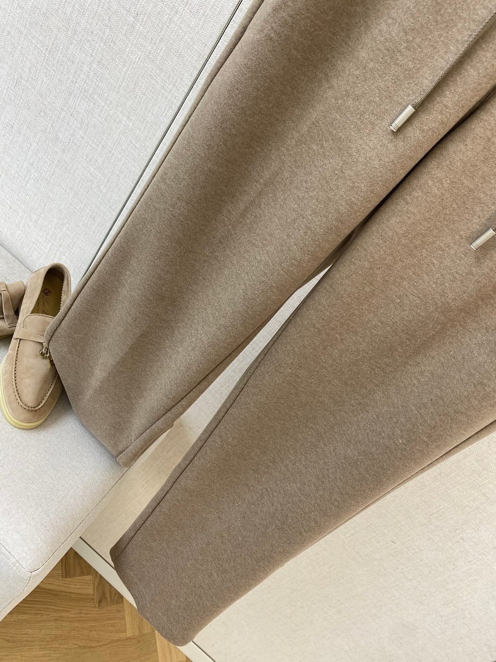 Loro Piana Braune Herren Freizeithose mit Sticklogo und Tunnelzug aus Baumwollmix