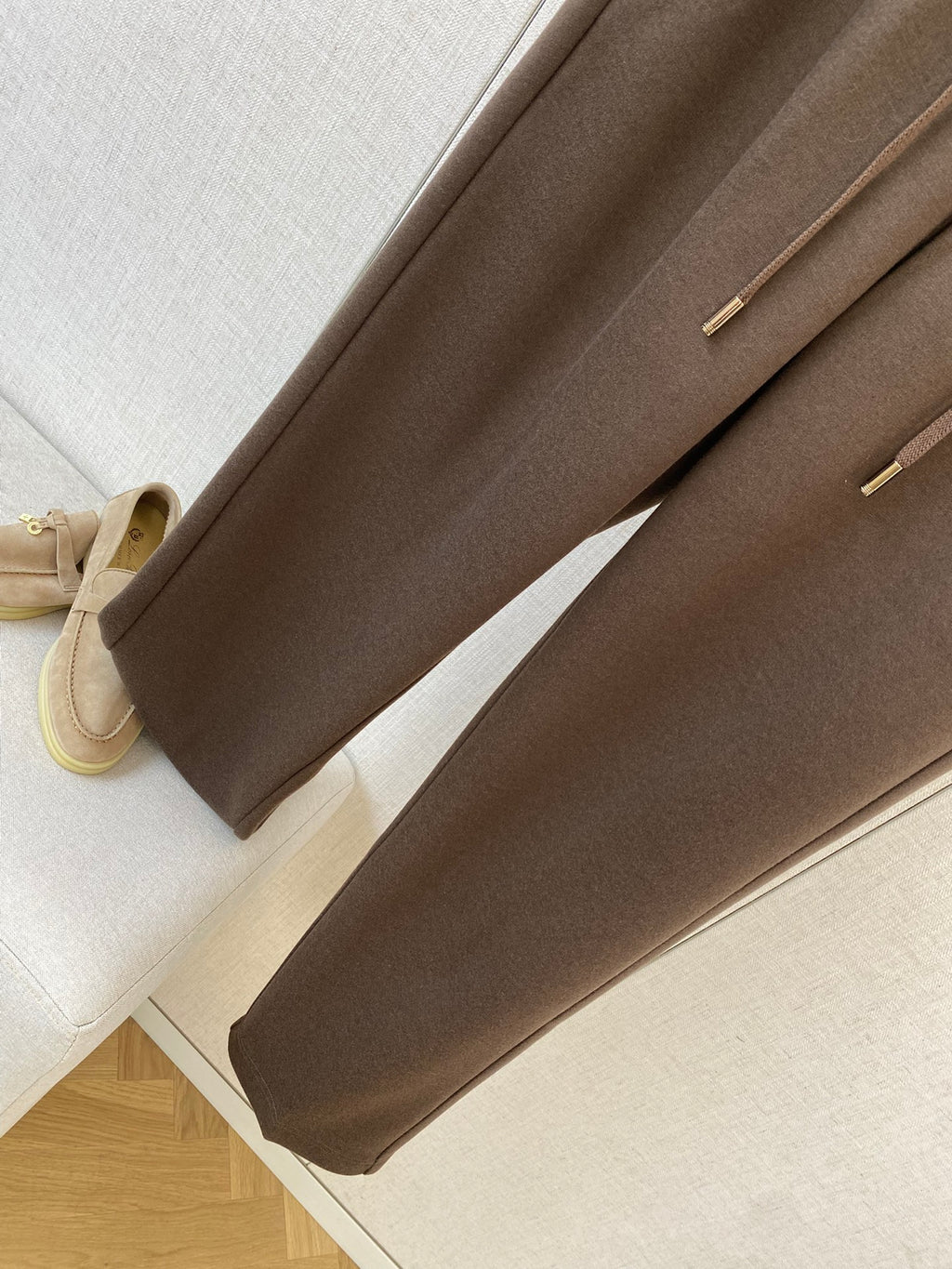 Loro Piana Dunkelbraune Herren Hose mit Sticklogo und Tunnelzug aus Baumwollmix