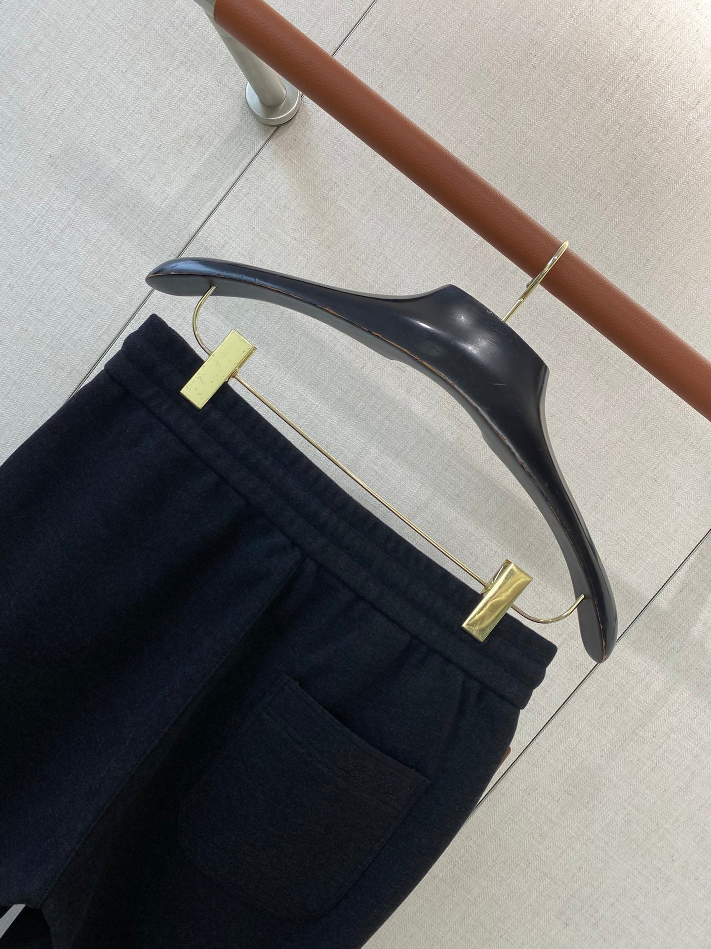 Loro Piana Schwarze Herren Freizeithose aus weichem Material mit Tunnelzug