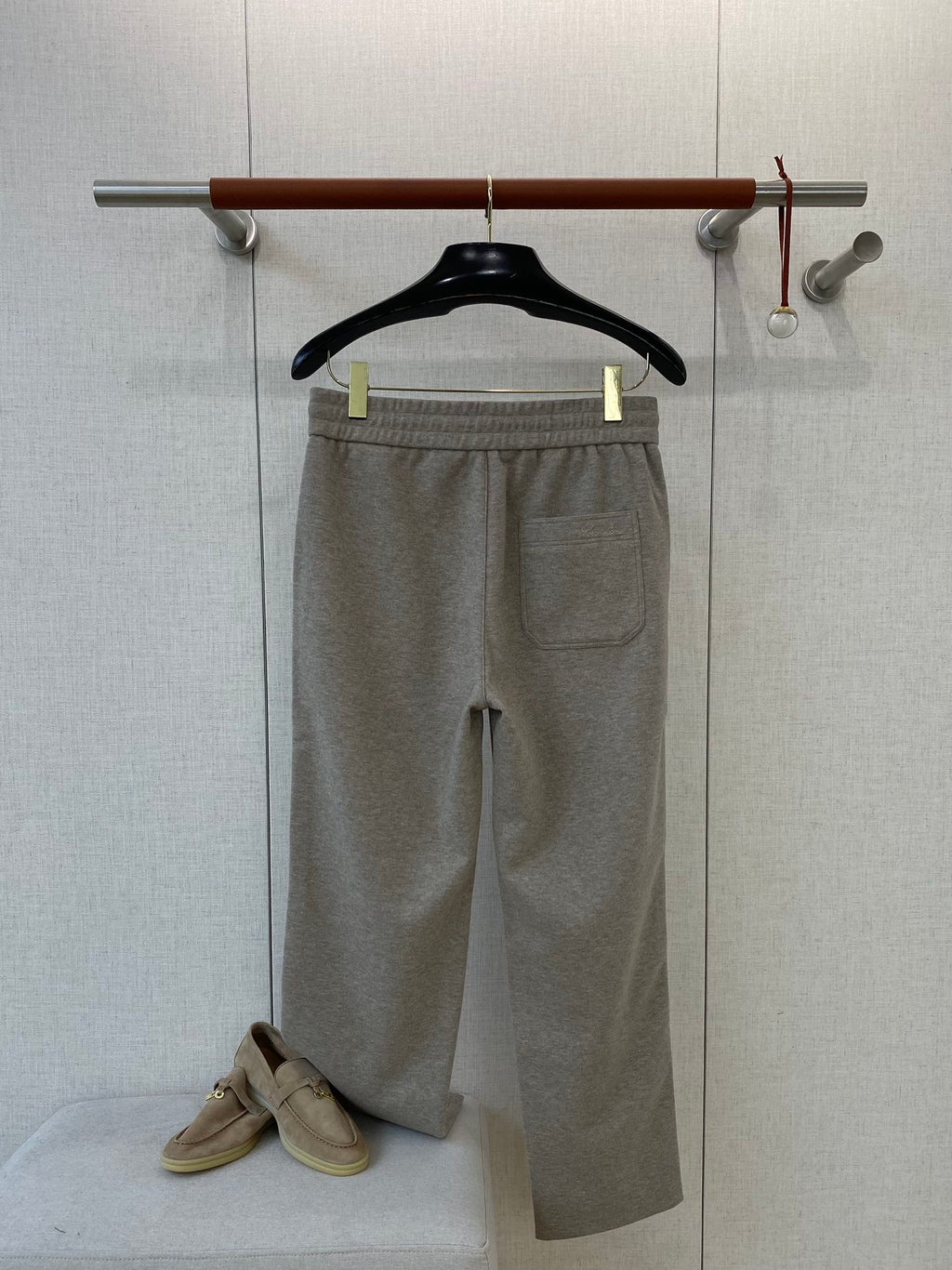 Loro Piana Moderne Herren Sweatpants in Grau aus Baumwollmix mit Sticklogo
