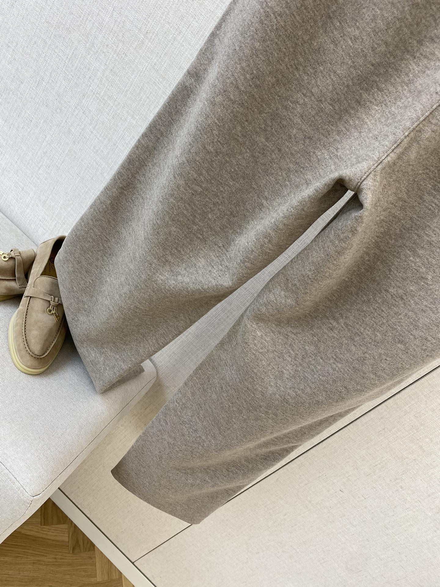 Loro Piana Moderne Herren Sweatpants in Grau aus Baumwollmix mit Sticklogo