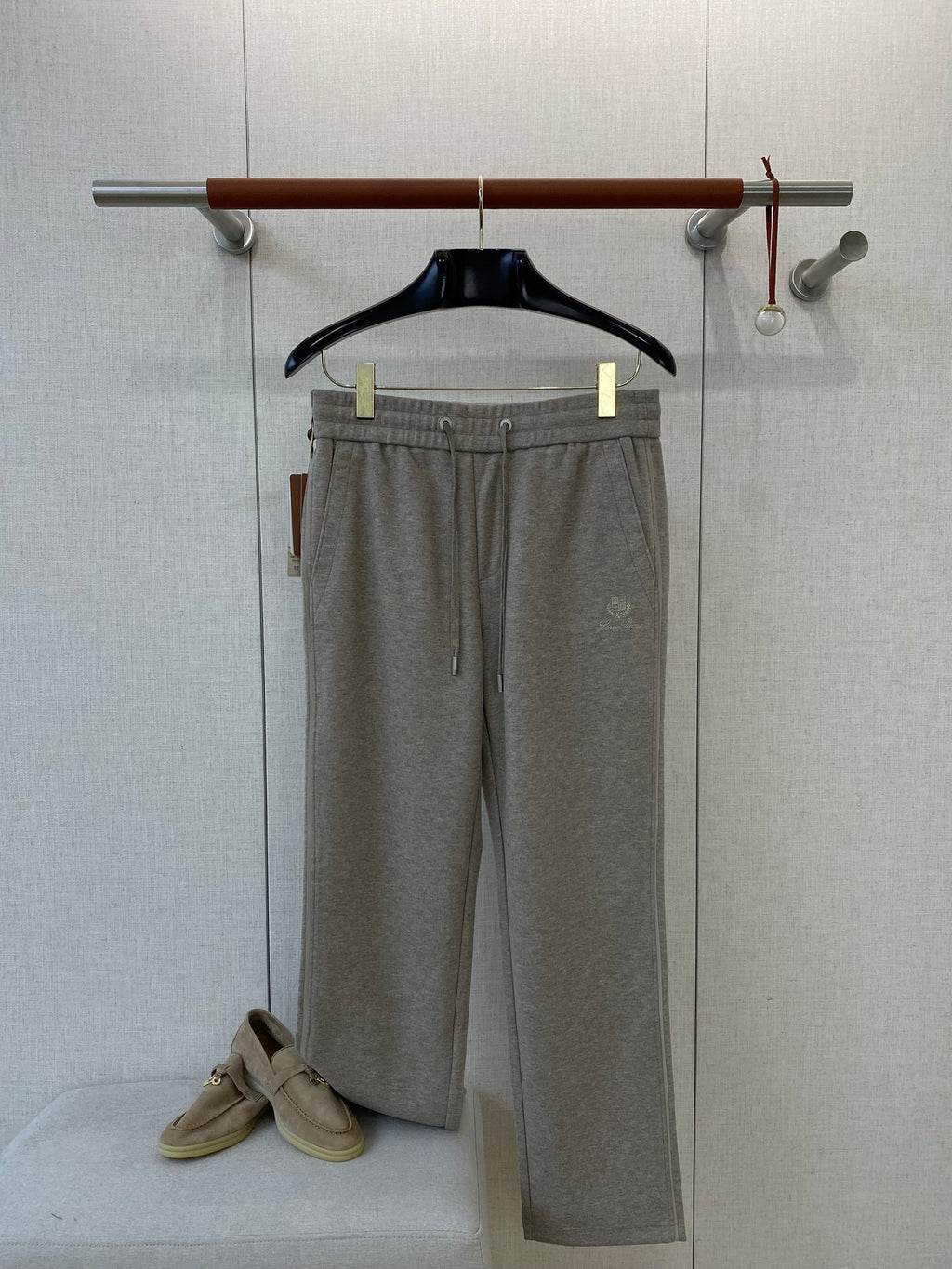 Loro Piana Moderne Herren Sweatpants in Grau aus Baumwollmix mit Sticklogo