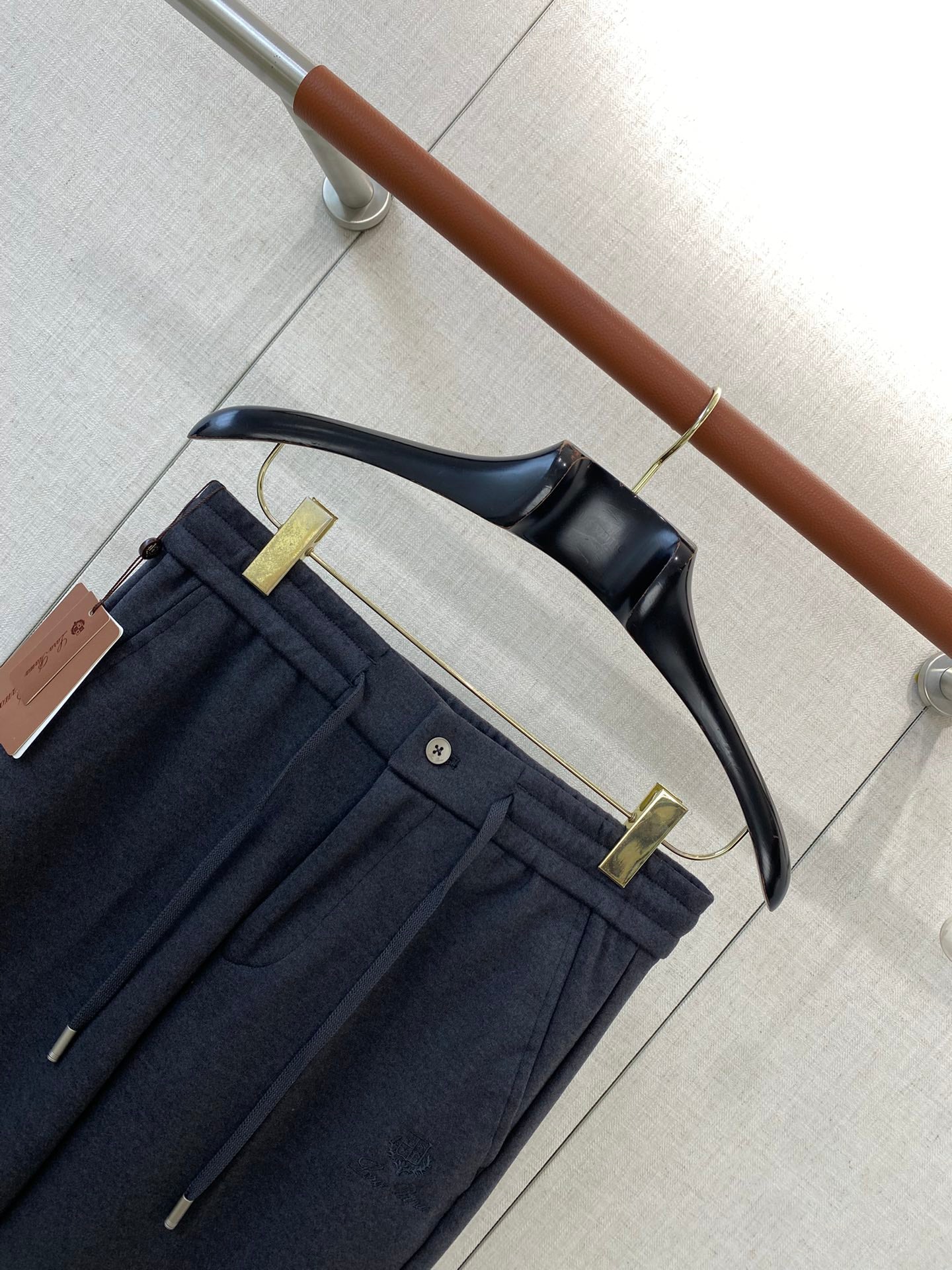 Loro Piana Luxuriöse Herren Jogginghose aus navyblauem Baumwollmix für den Winter