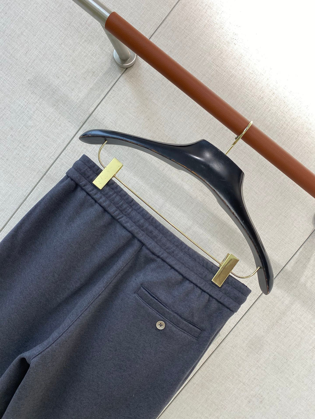 Loro Piana Luxuriöse Herren Jogginghose aus navyblauem Baumwollmix für den Winter