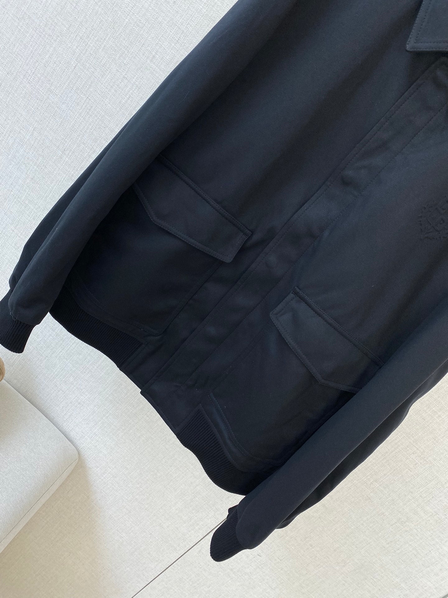 Loro Piana Dunkelblaue Jacke aus Techno-Gewebe mit aufgesetzten Taschen