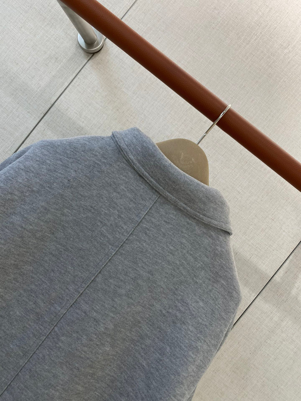 Brunello Cucinelli Sweatjacke in Grau mit Reißverschluss und Brusttasche