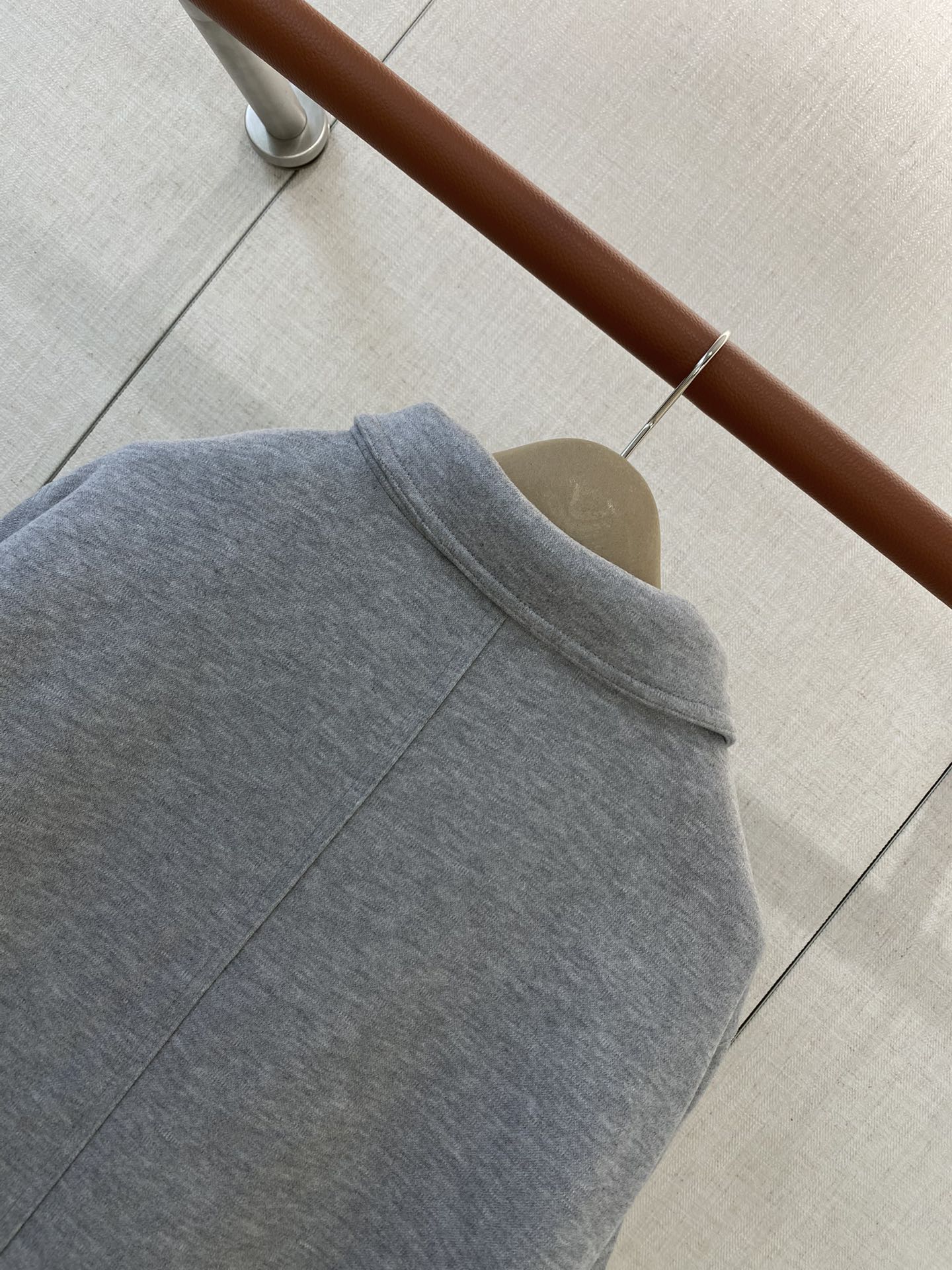 Brunello Cucinelli Sweatjacke in Grau mit Reißverschluss und Brusttasche