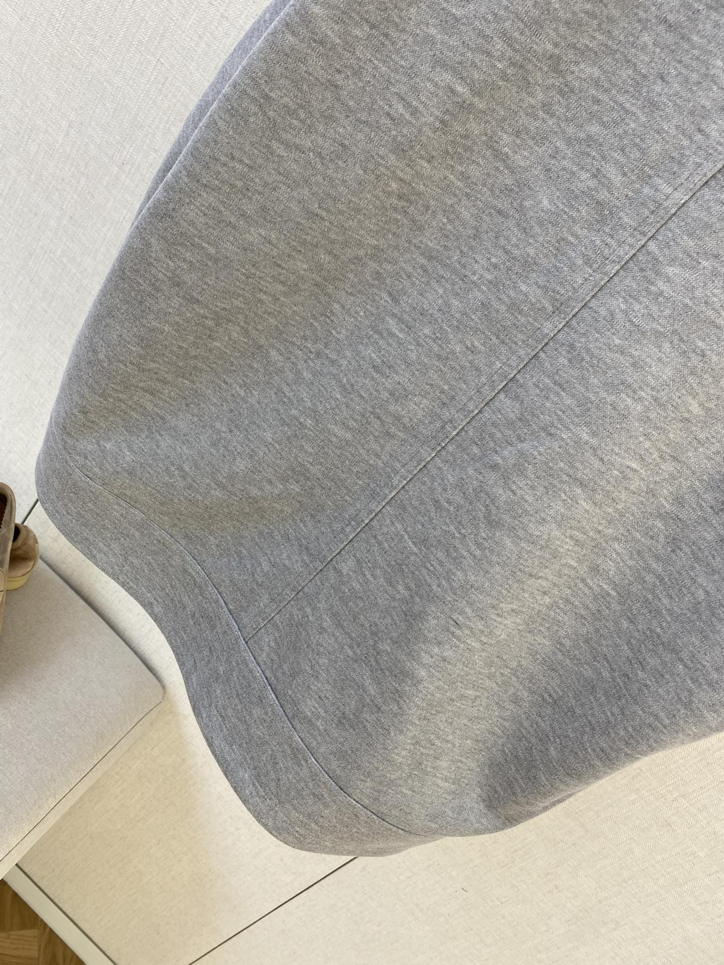 Brunello Cucinelli Sweatjacke in Grau mit Reißverschluss und Brusttasche