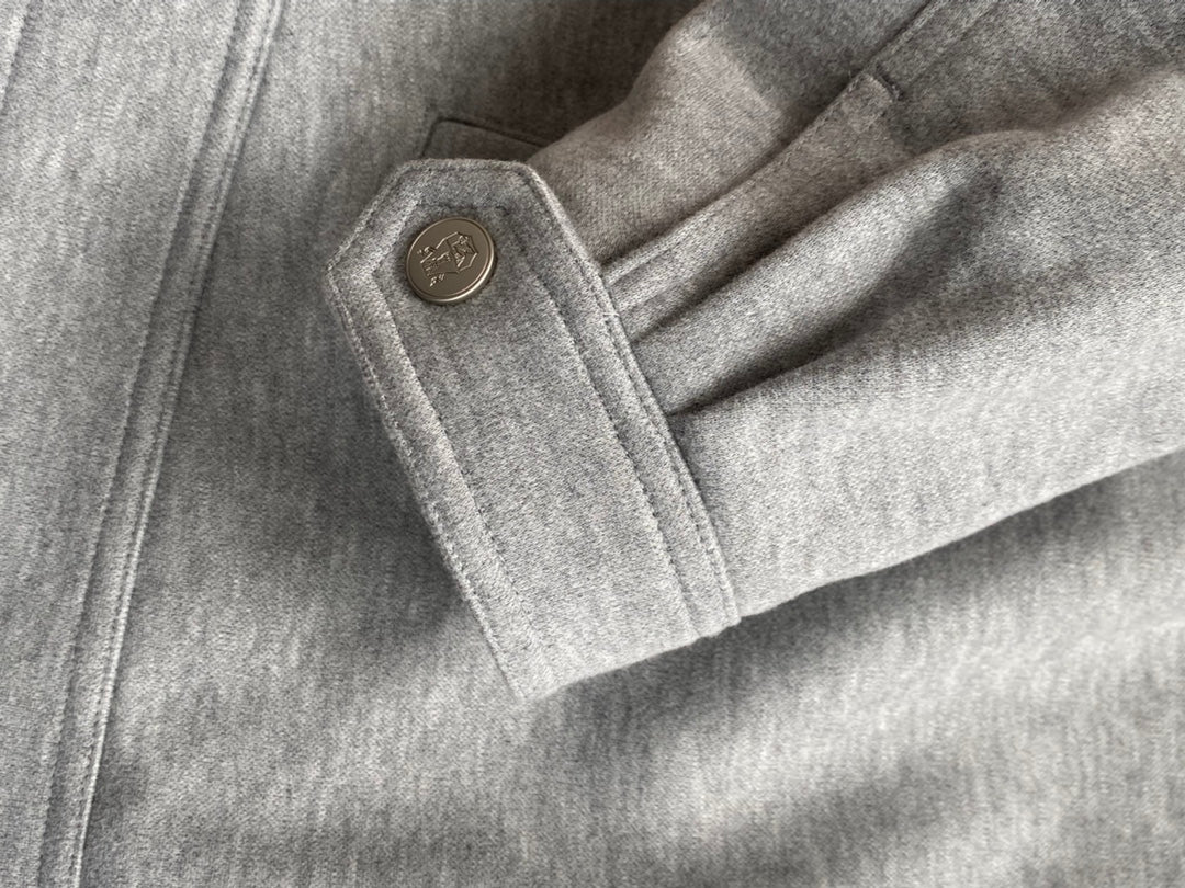 Brunello Cucinelli Sweatjacke in Grau mit Reißverschluss und Brusttasche