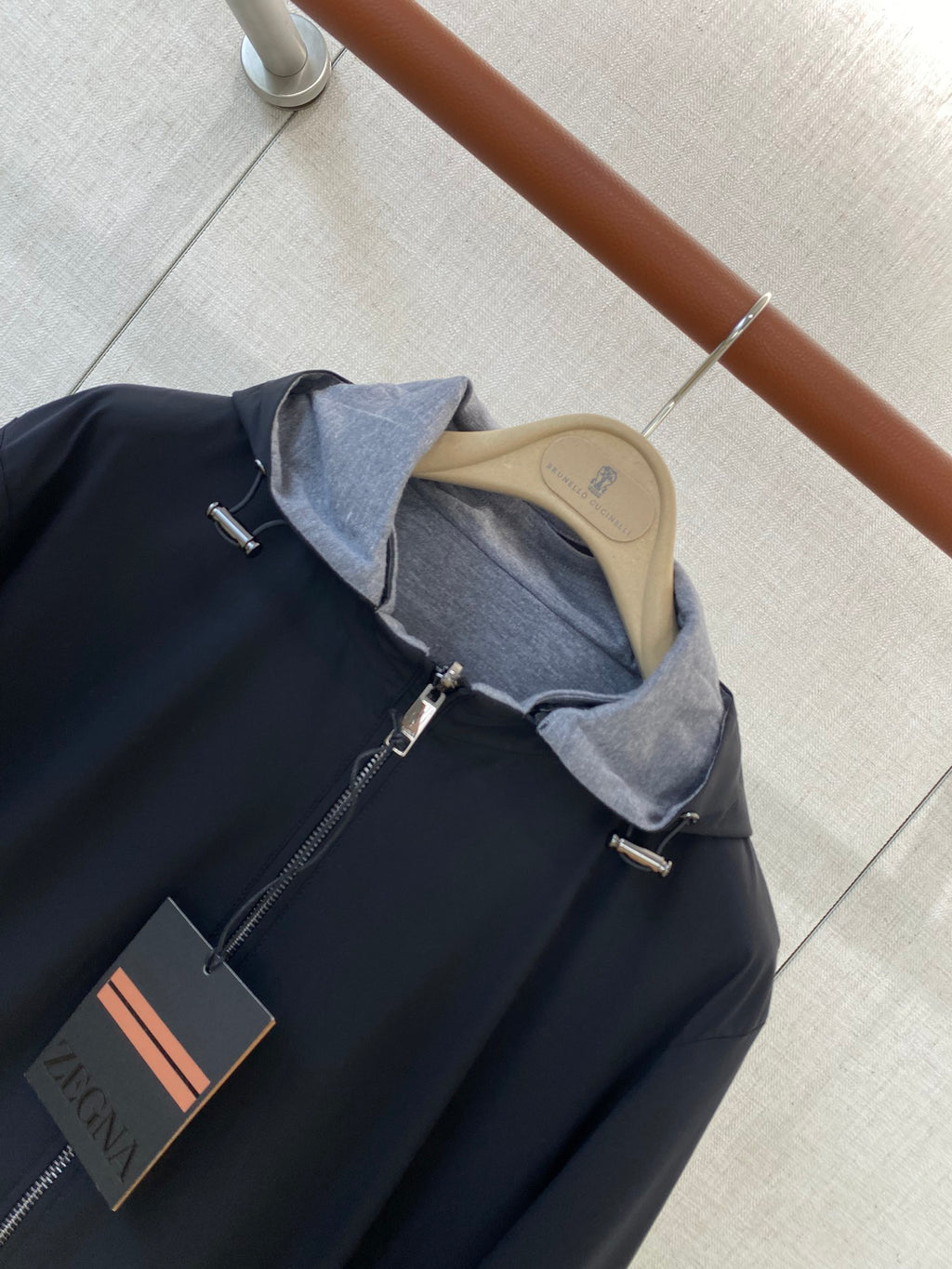 ZEGNA Herren-Kapuzenjacke mit Zipper Dunkelgrau mit Kontrastfutter