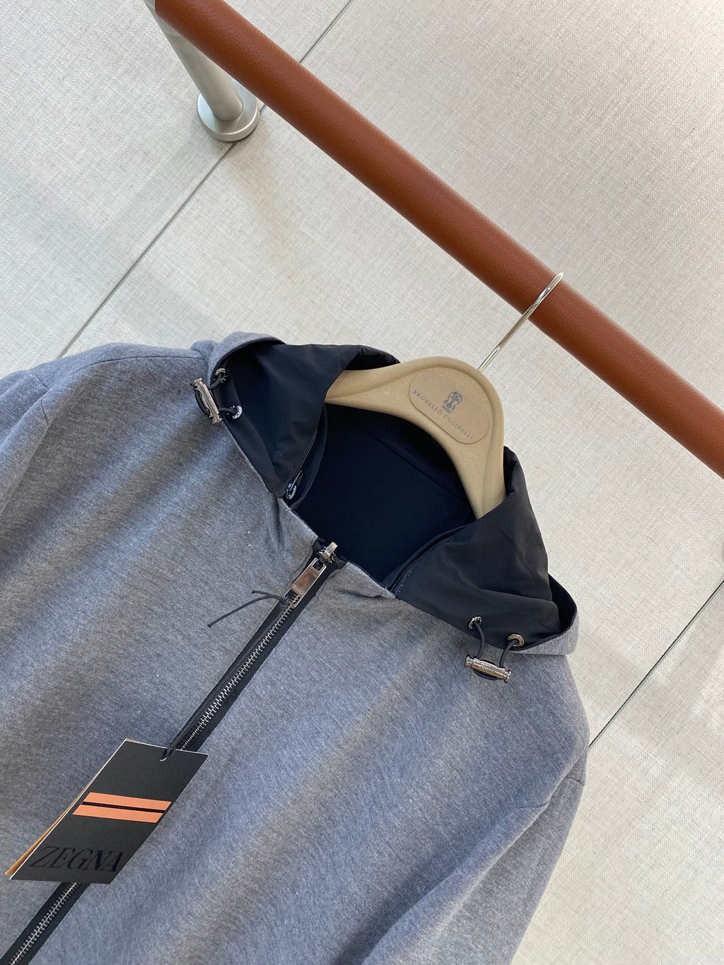 ZEGNA Herren-Kapuzenjacke mit Zipper Dunkelgrau mit Kontrastfutter