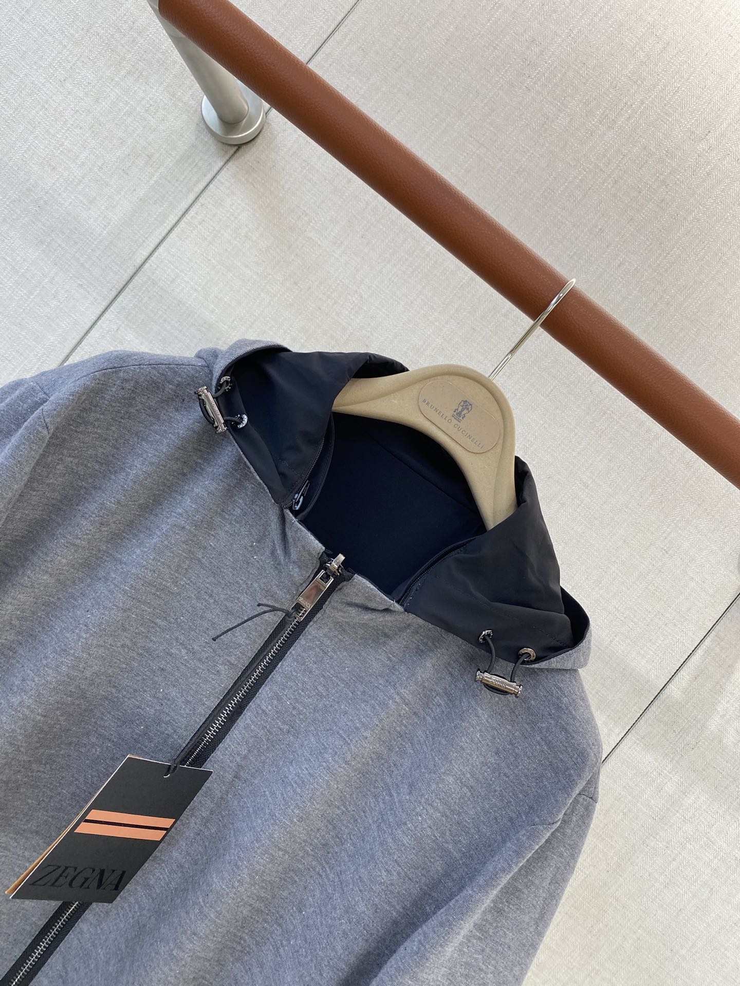 ZEGNA Herren-Kapuzenjacke mit Zipper Dunkelgrau mit Kontrastfutter