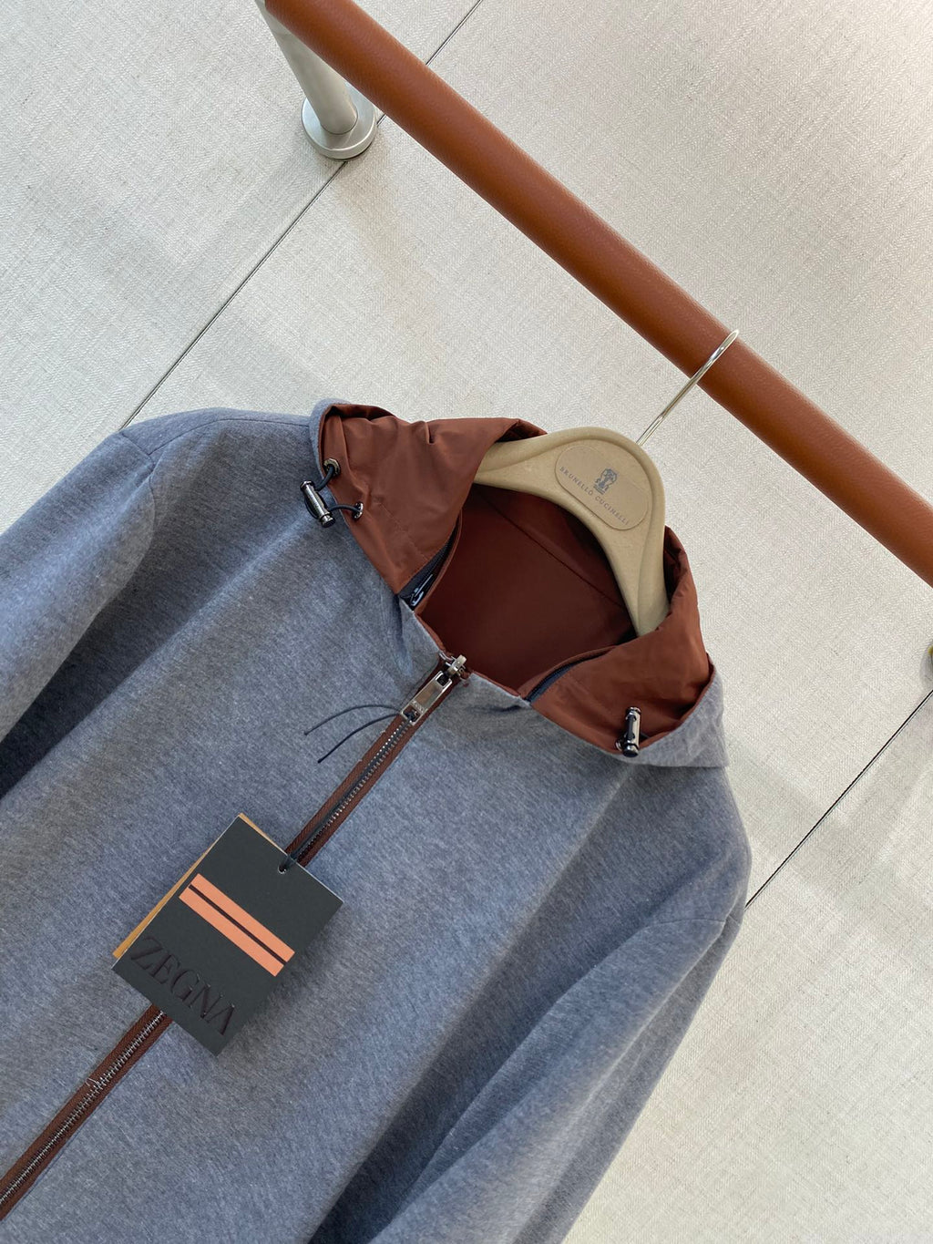 ZEGNA Herren-Kapuzenjacke mit Zipper Braun mit Kontrastfutter in Blau
