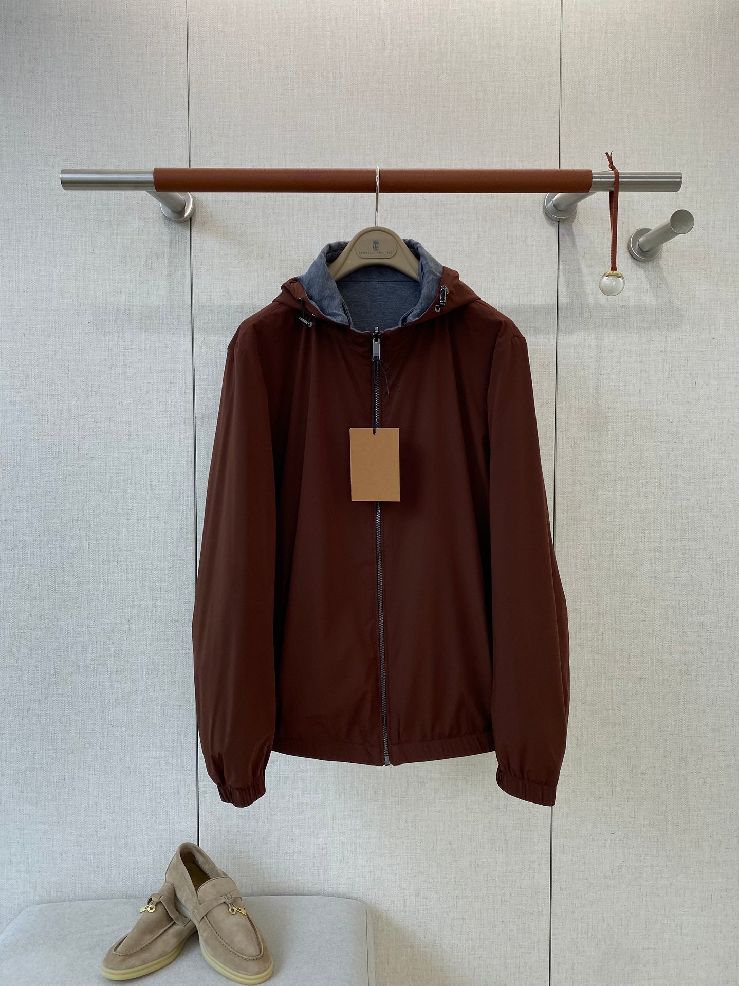 ZEGNA Herren-Kapuzenjacke mit Zipper Braun mit Kontrastfutter in Blau