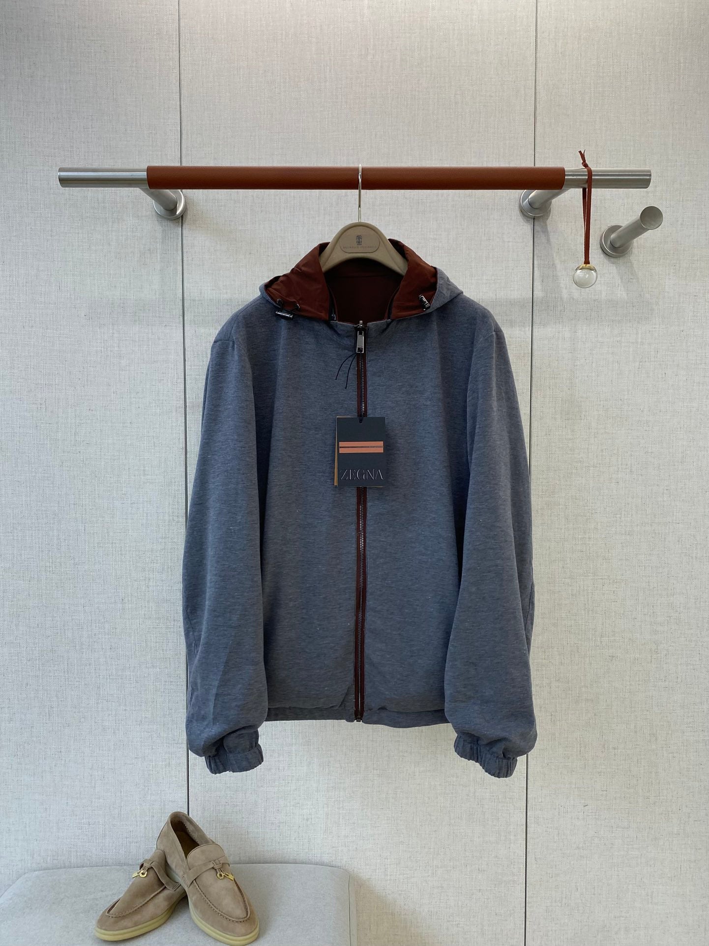 ZEGNA Herren-Kapuzenjacke mit Zipper Braun mit Kontrastfutter in Blau