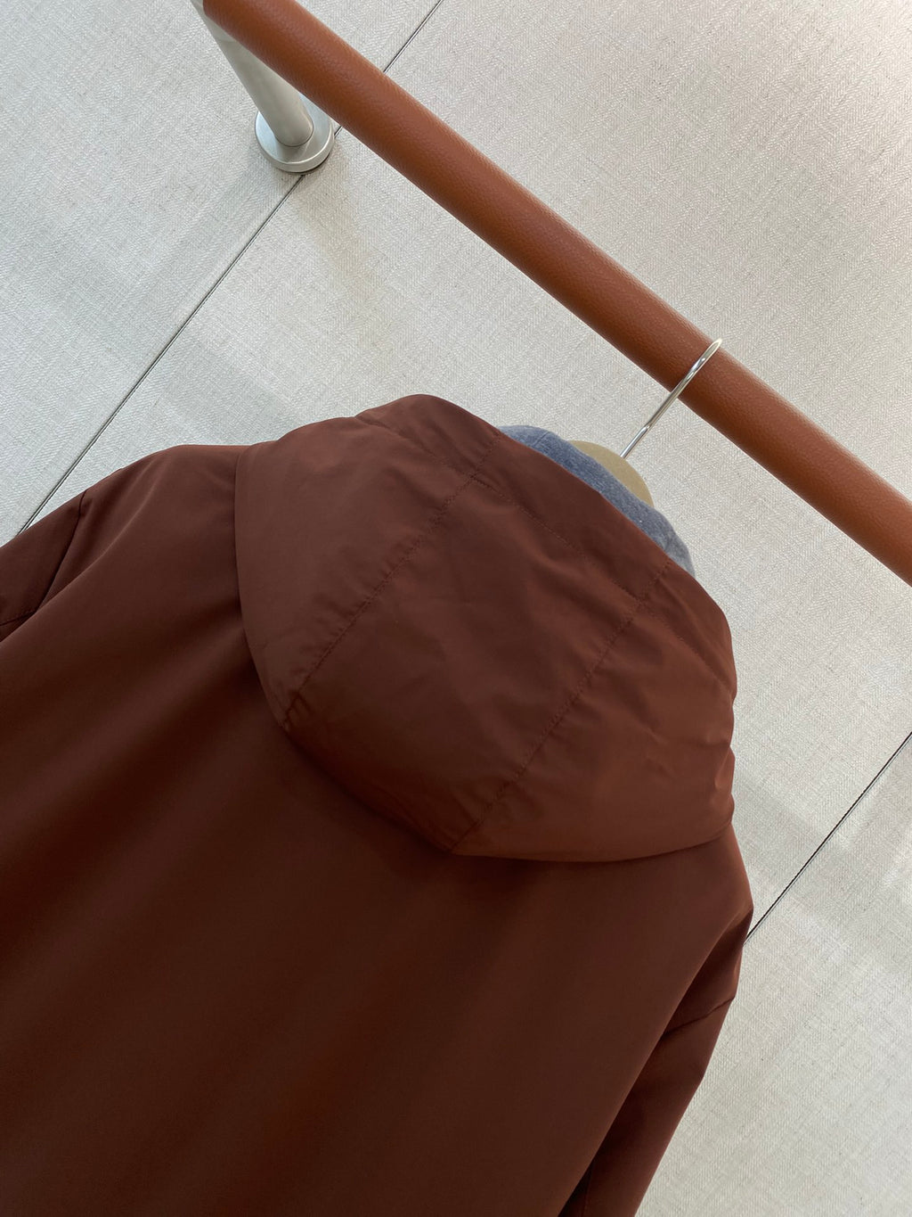 ZEGNA Herren-Kapuzenjacke mit Zipper Braun mit Kontrastfutter in Blau