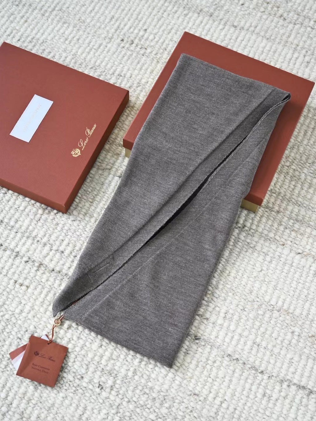 Loro Piana Superfine Cashmere Schal in Grau