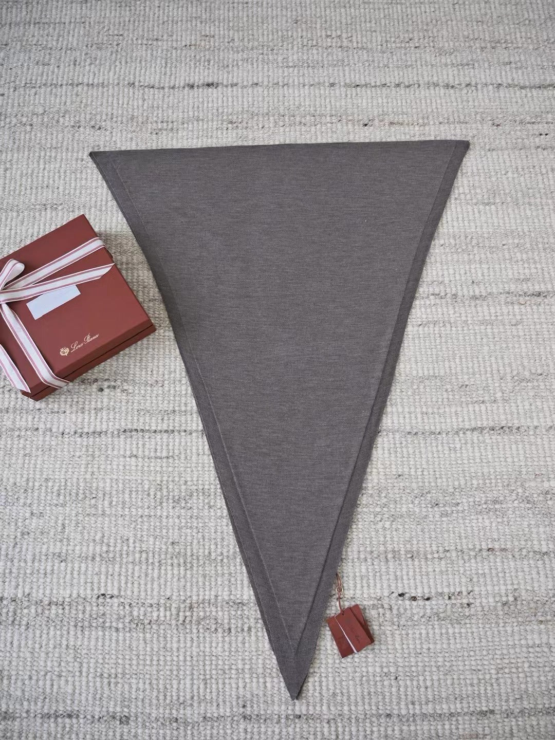 Loro Piana Superfine Cashmere Schal in Grau