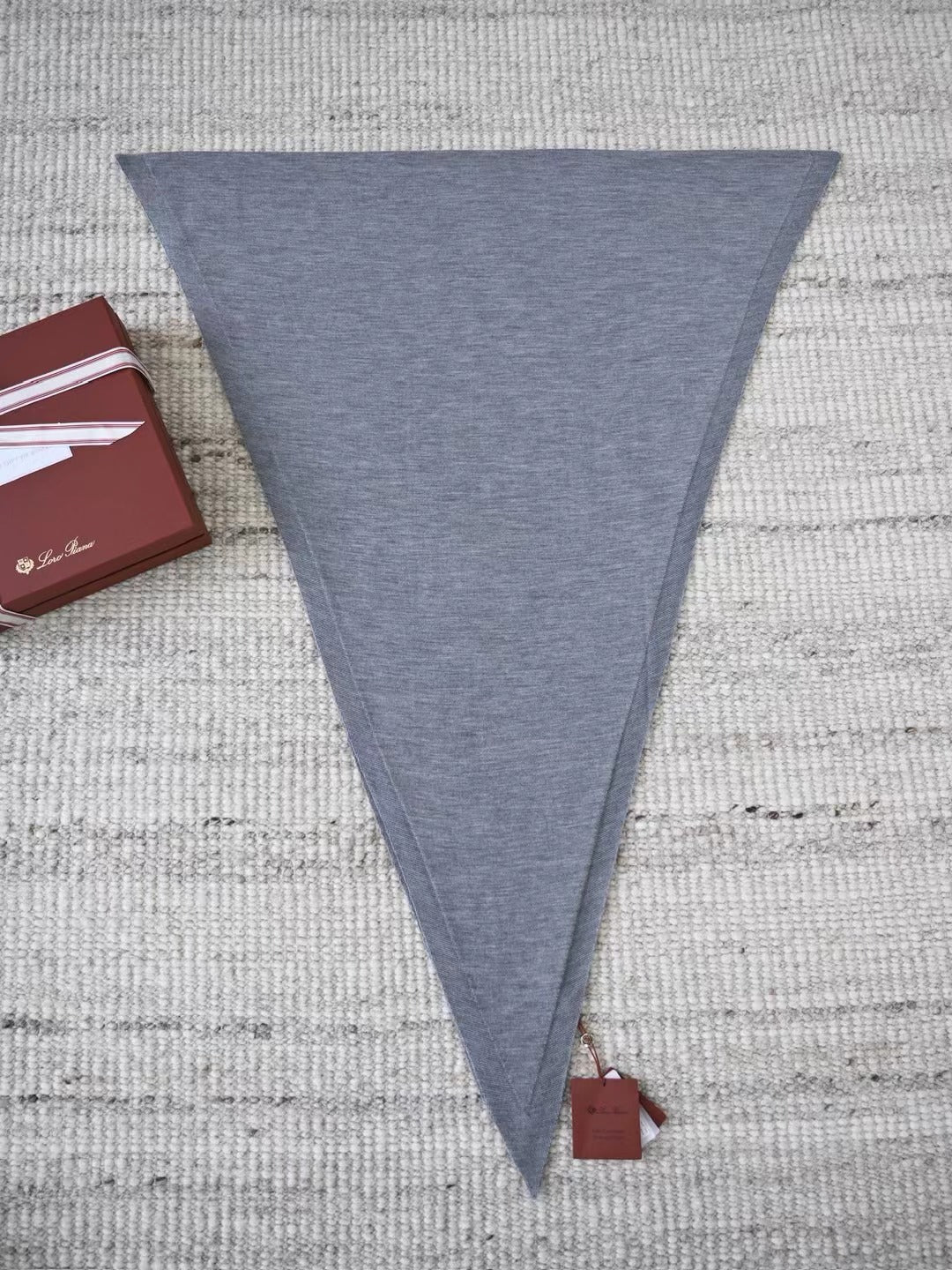 Loro Piana Superfine Cashmere Schal in Hellgrau