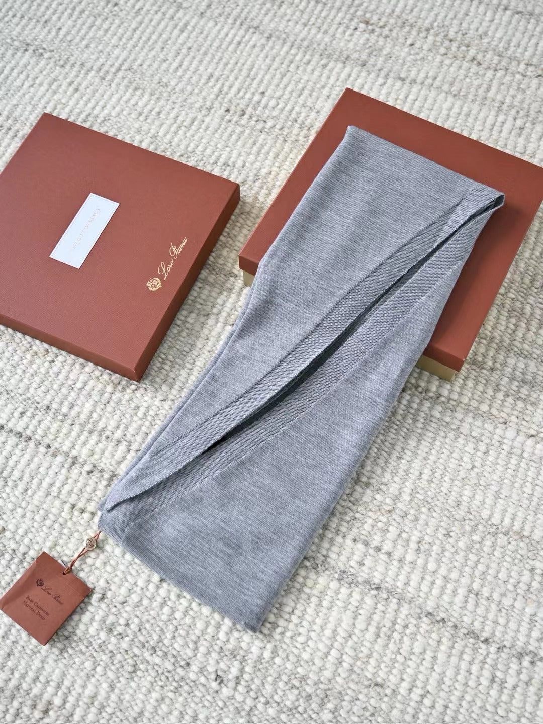 Loro Piana Superfine Cashmere Schal in Hellgrau