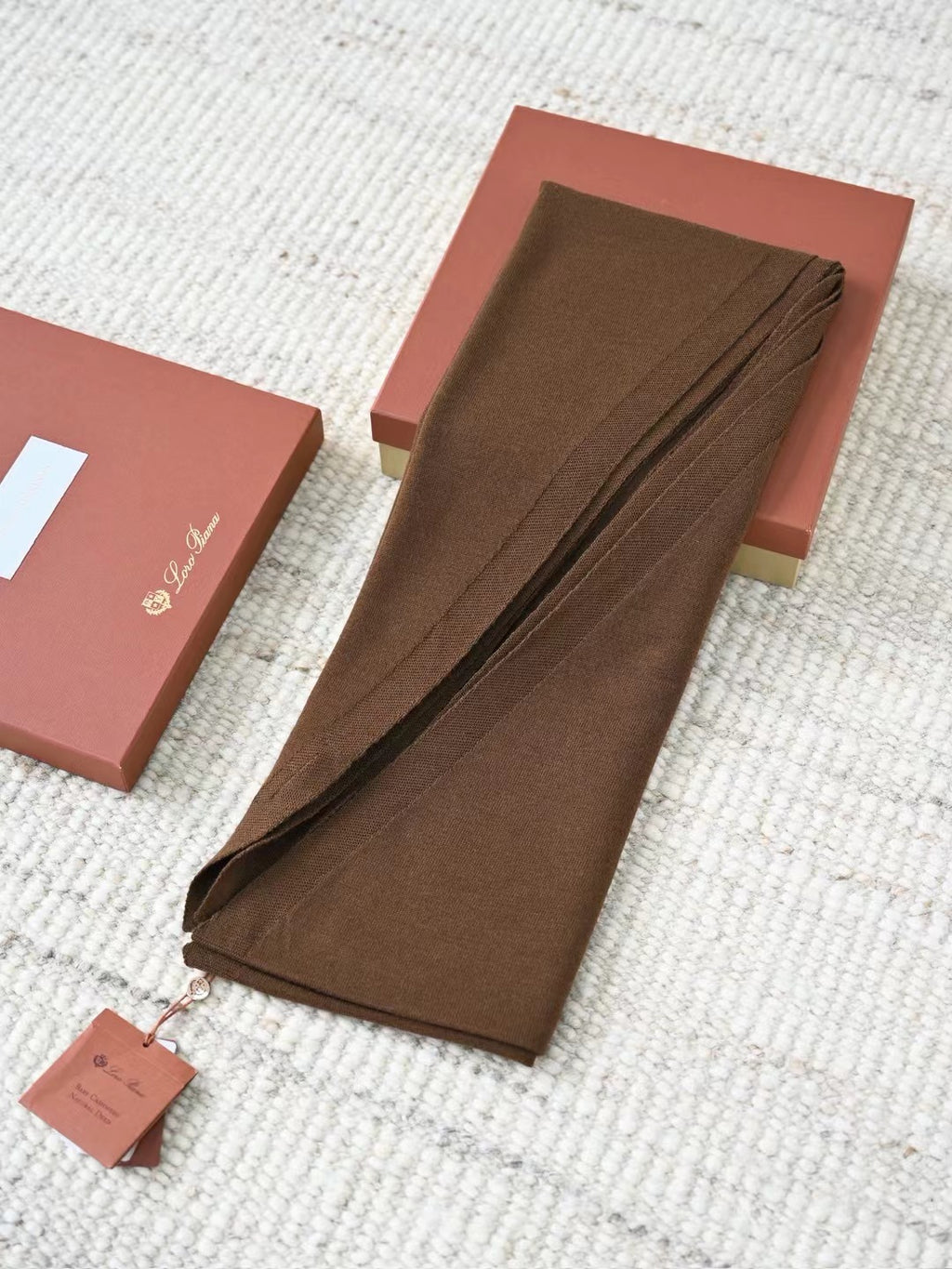Loro Piana Superfine Cashmere Schal in Mittelbraun