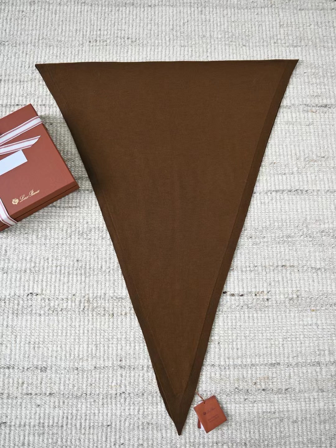 Loro Piana Superfine Cashmere Schal in Mittelbraun