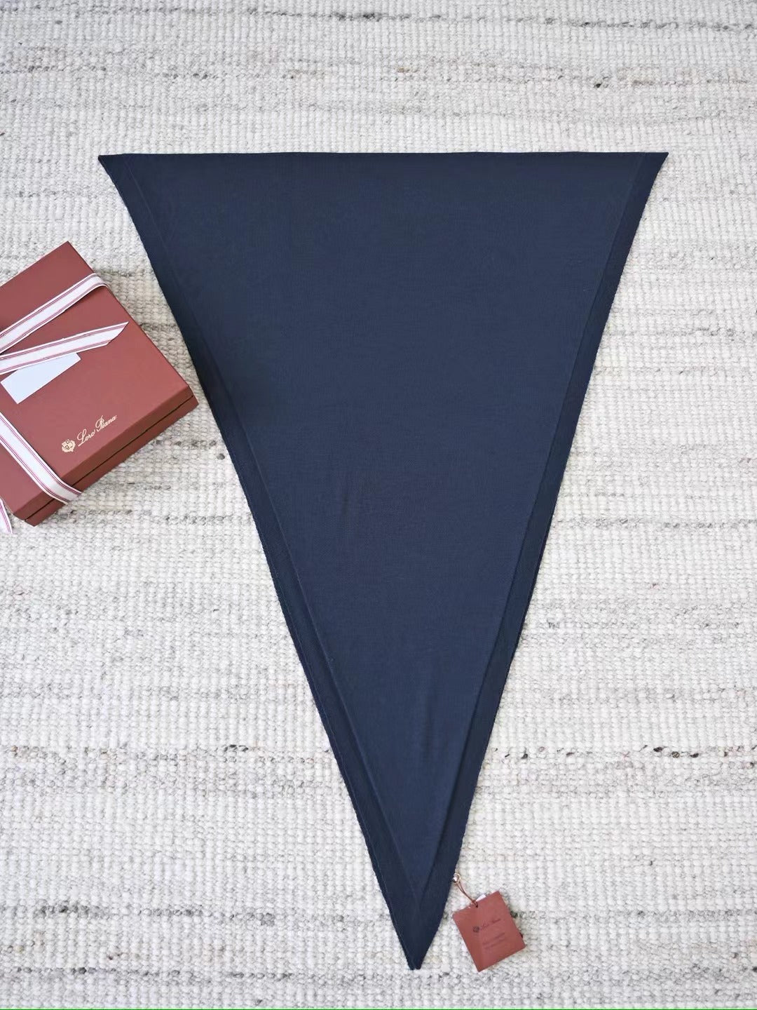 Loro Piana Superfine Cashmere Schal in Marineblau