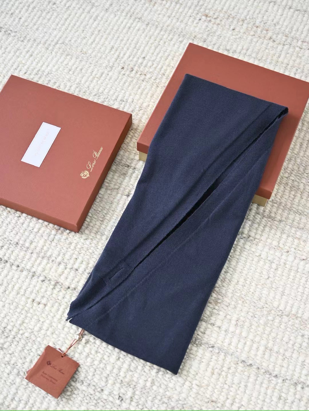 Loro Piana Superfine Cashmere Schal in Marineblau
