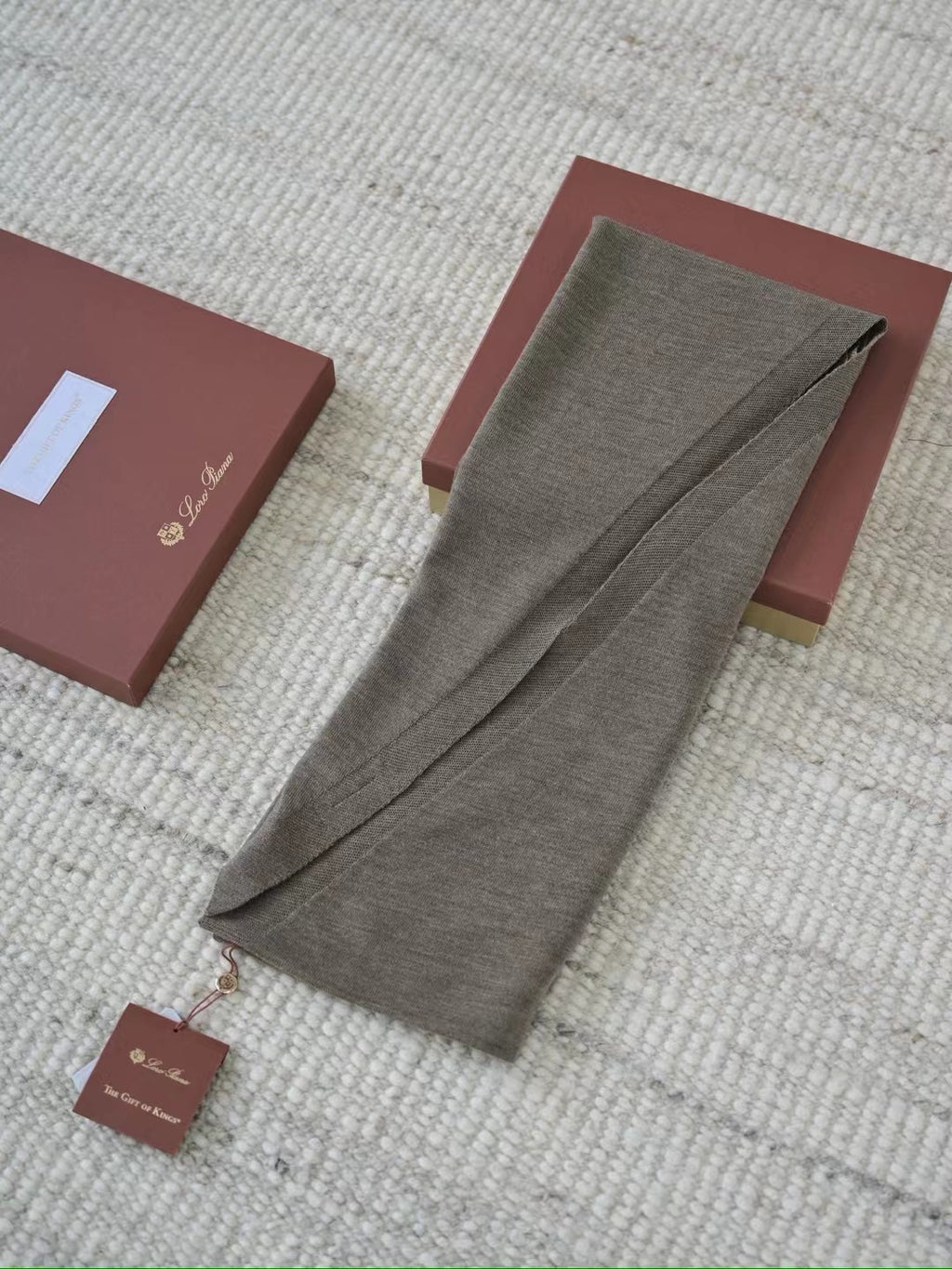Loro Piana Kaschmirschal Taupe – Luxuriöser Herren-Schal aus feinstem Cashmere)
