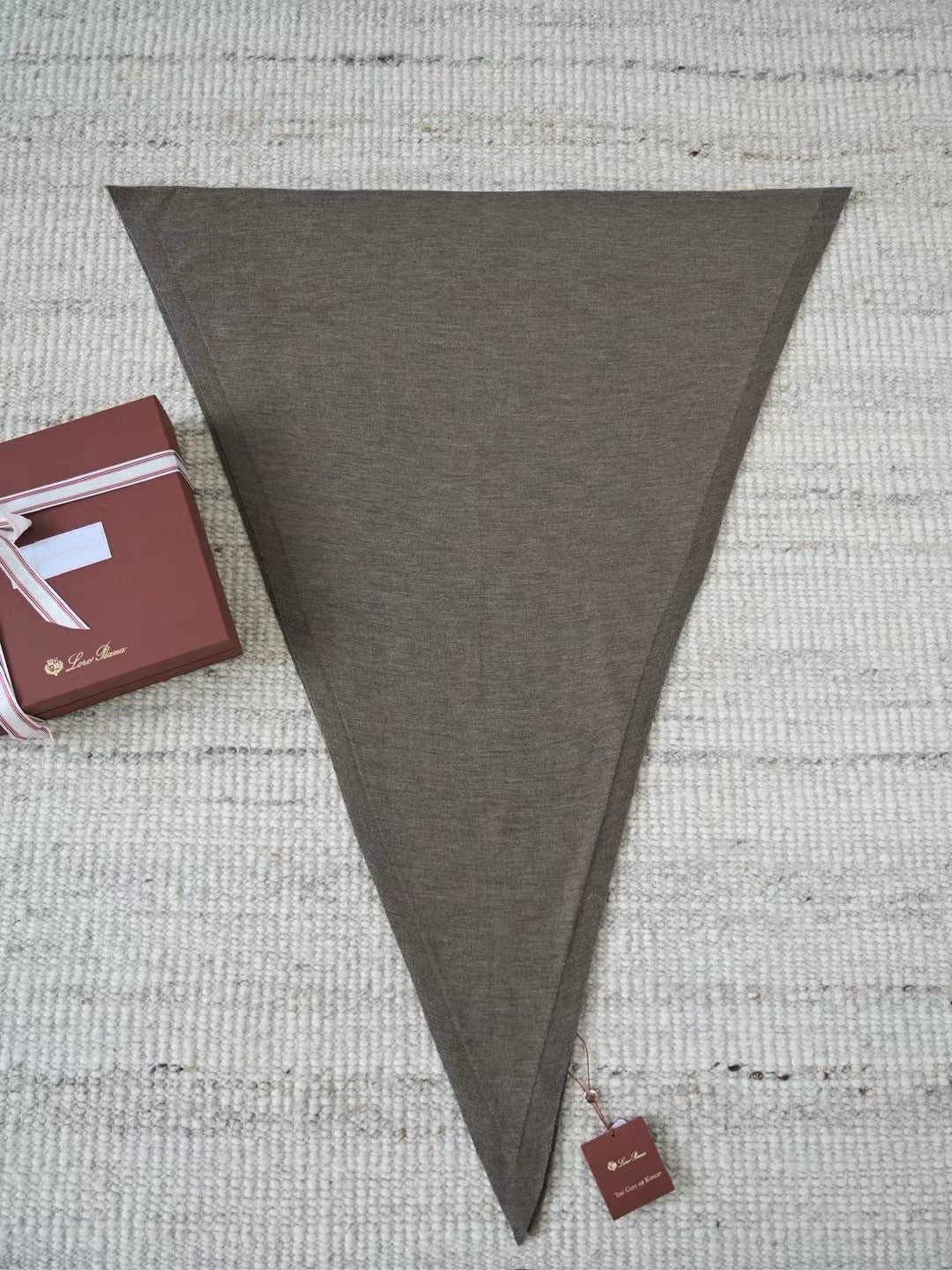 Loro Piana Kaschmirschal Taupe – Luxuriöser Herren-Schal aus feinstem Cashmere)