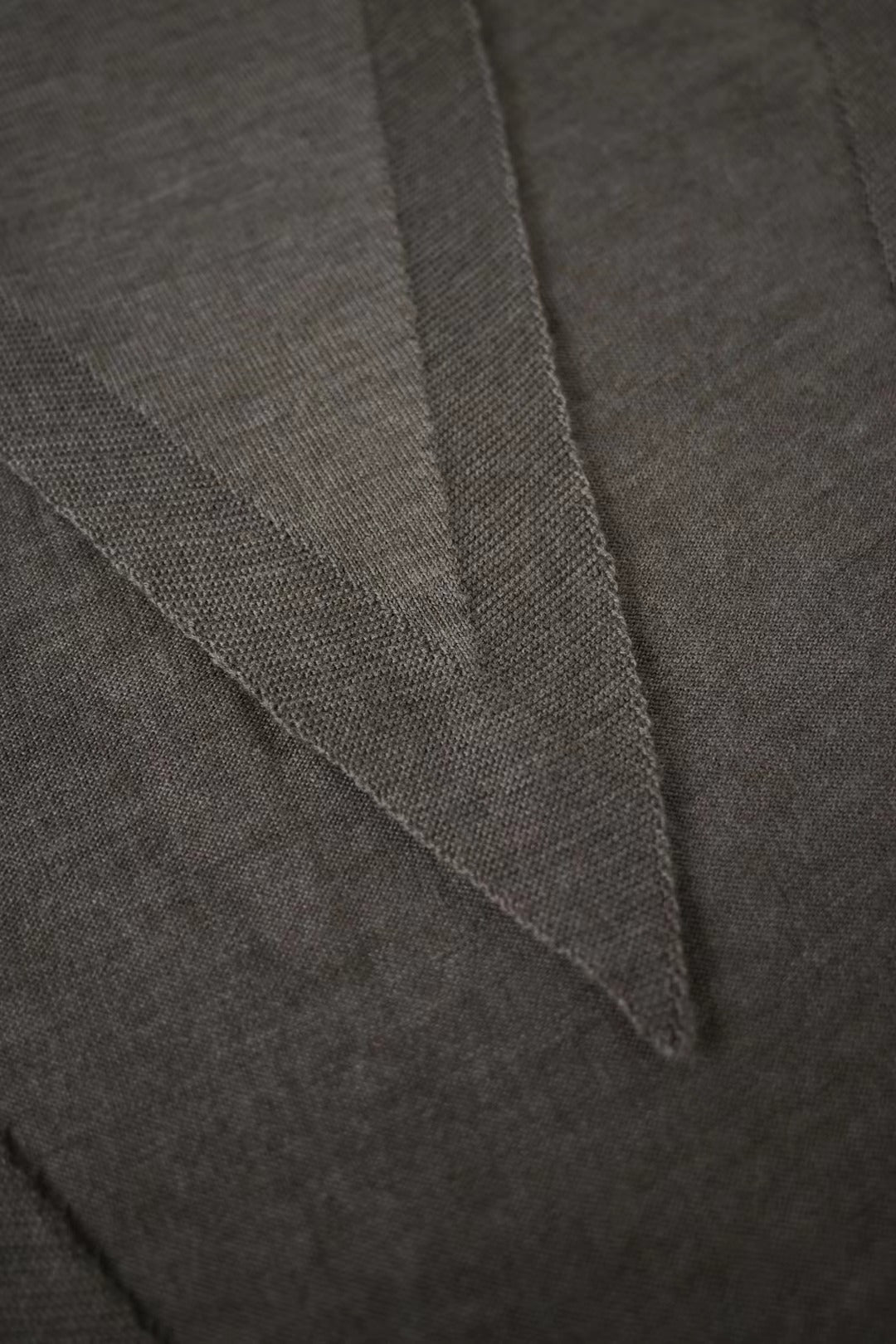 Loro Piana Kaschmirschal Taupe – Luxuriöser Herren-Schal aus feinstem Cashmere)