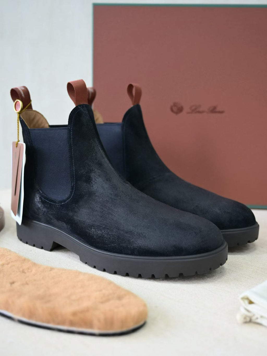 Loro Piana Herren-Wildleder-Chelsea-Boots mit Profilsohle