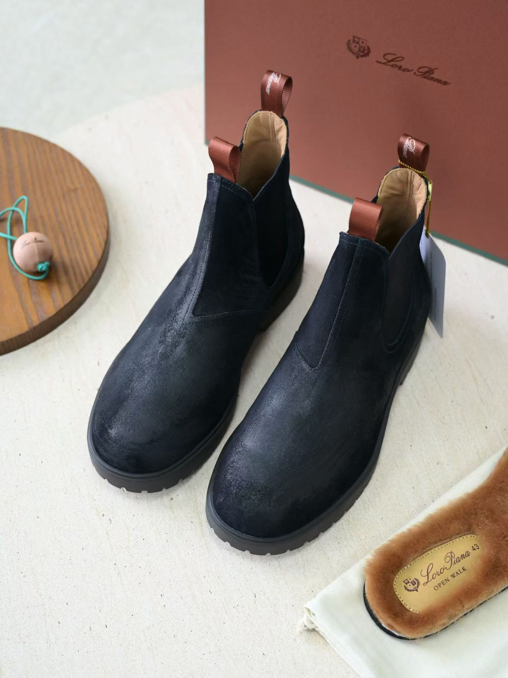 Loro Piana Herren-Wildleder-Chelsea-Boots mit Profilsohle