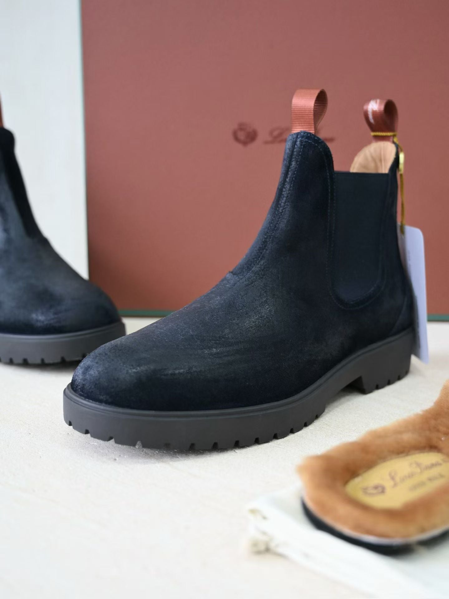 Loro Piana Herren-Wildleder-Chelsea-Boots mit Profilsohle