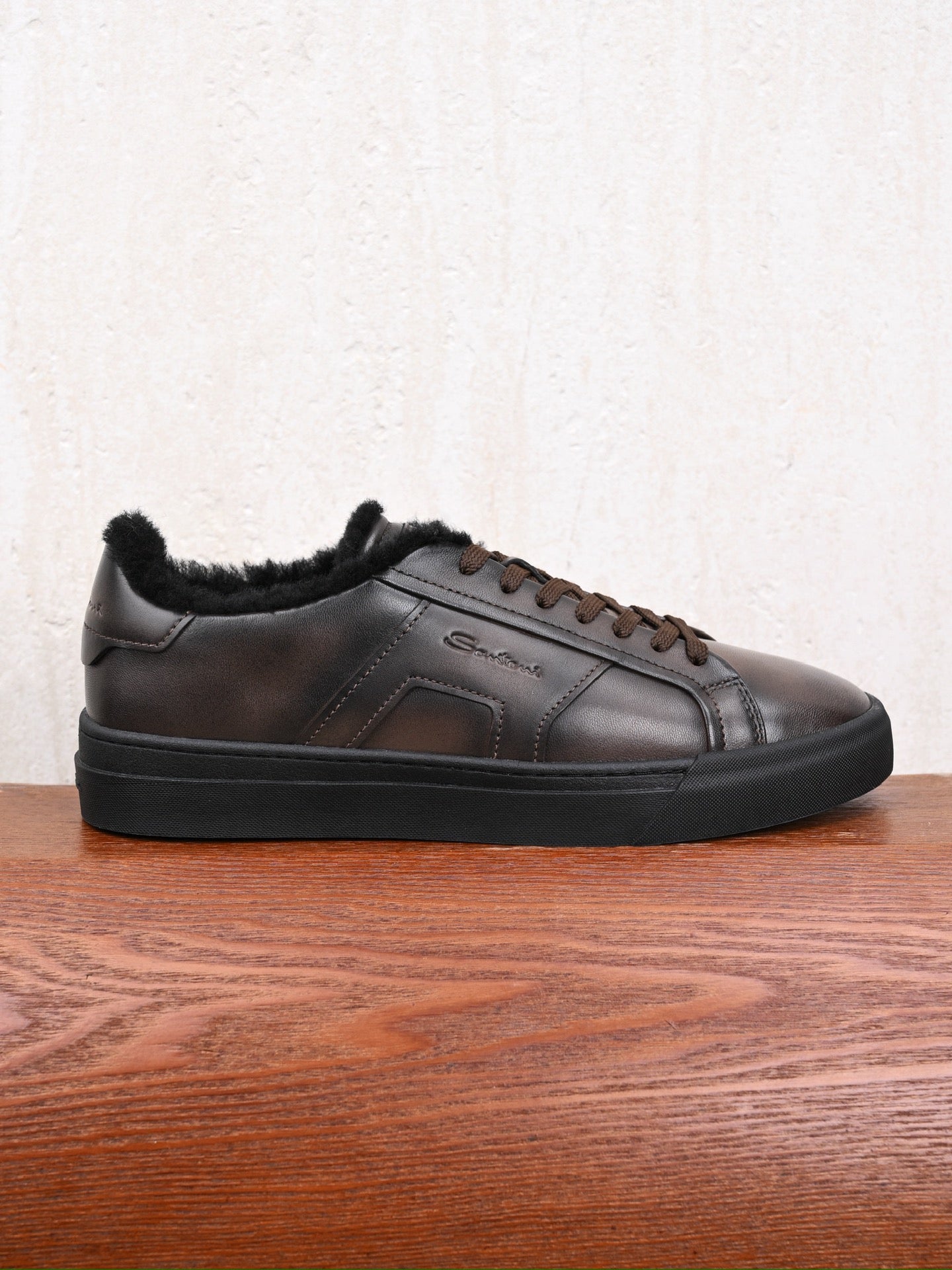 Santoni Leder-Sneaker mit Lammfellfutter in Dunkelbraun (Metallic-Bronze Finish)