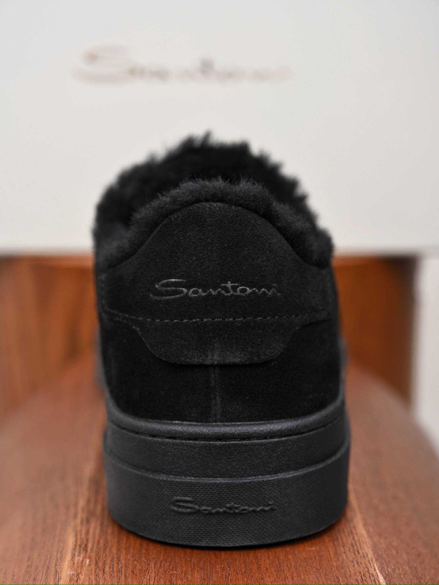 Santoni Veloursleder-Sneaker mit Lammfellfutter in Schwarz