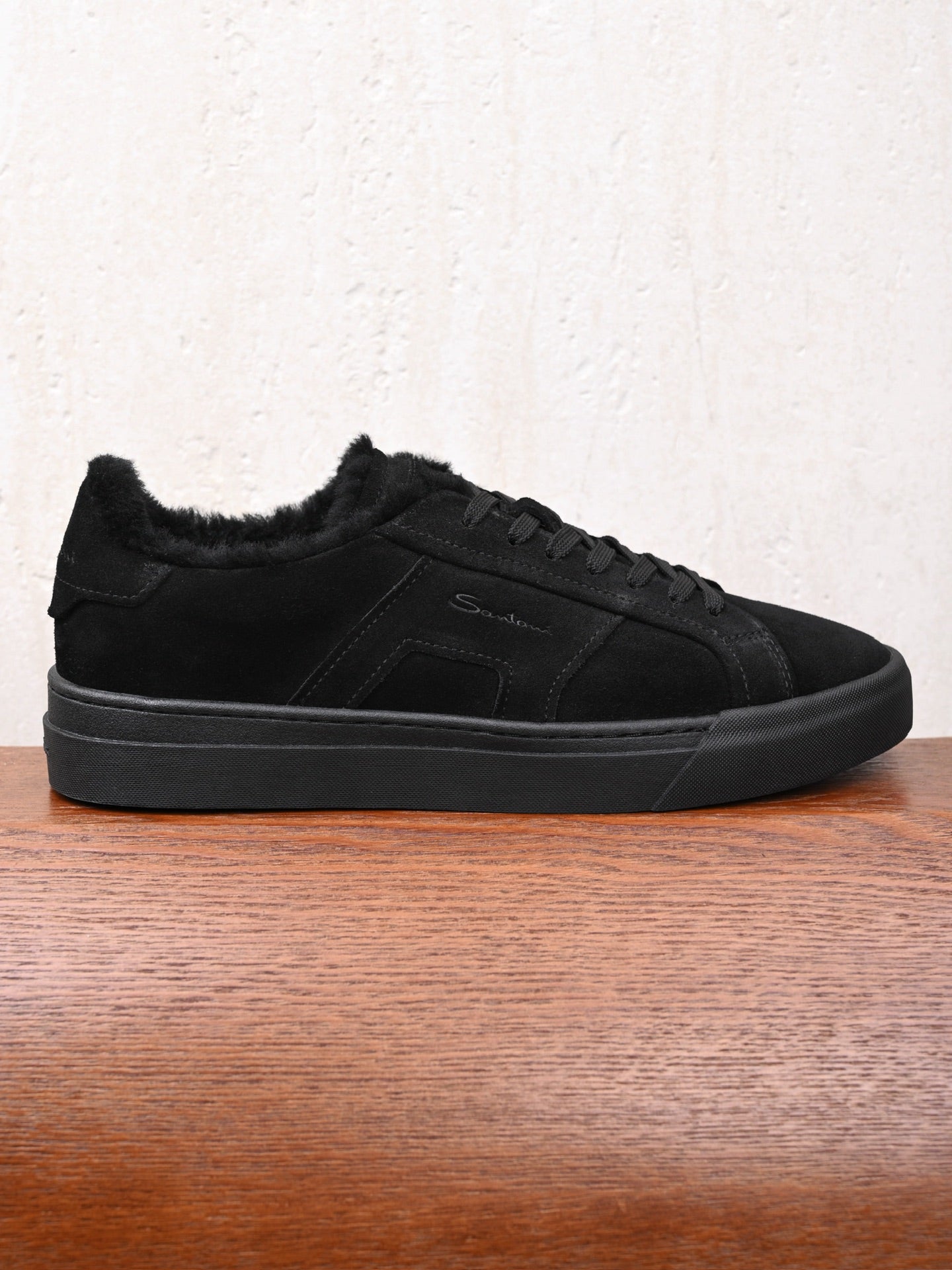 Santoni Veloursleder-Sneaker mit Lammfellfutter in Schwarz