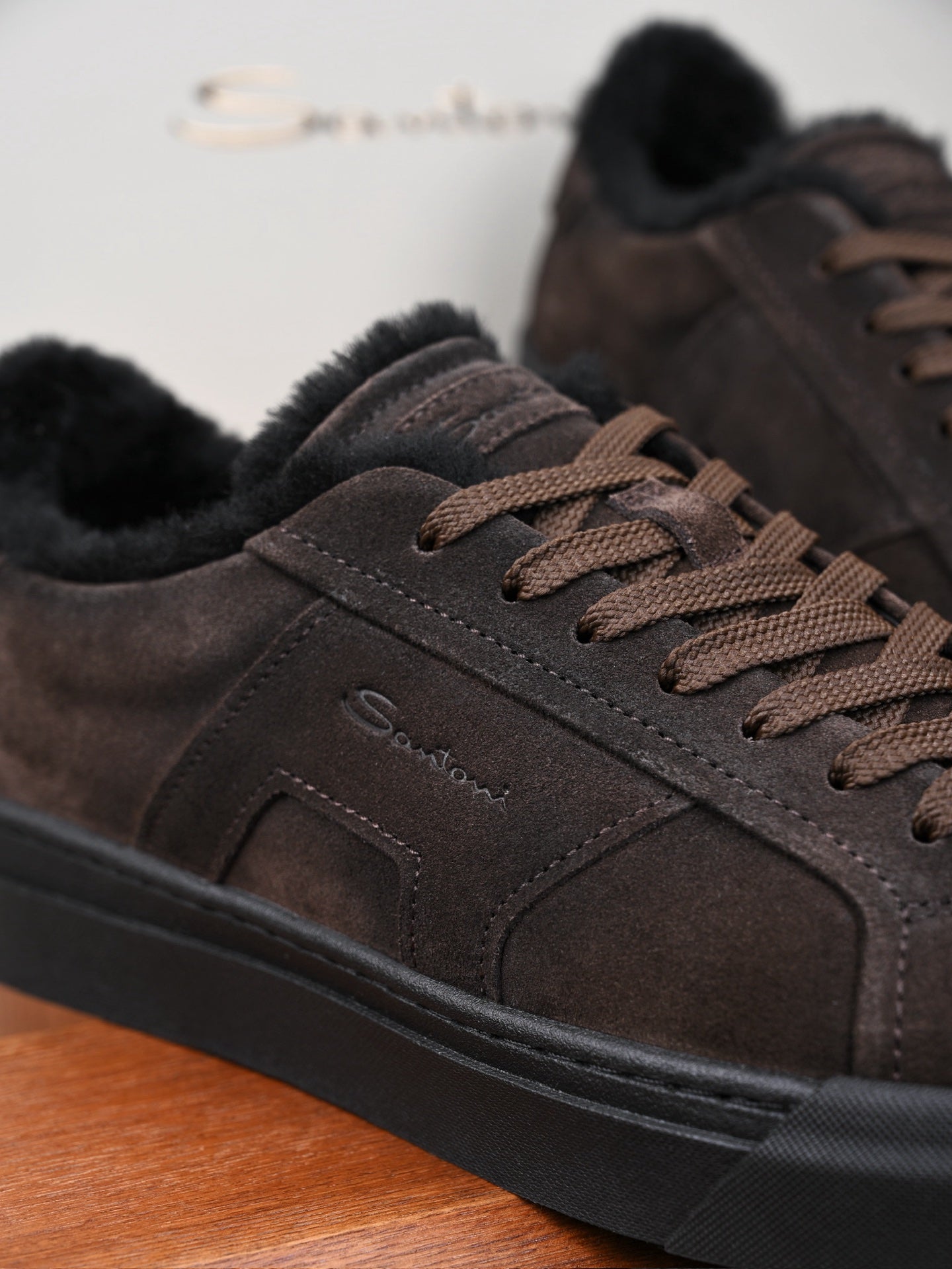 Santoni Veloursleder-Sneaker mit Lammfellfutter in Dunkelbraun