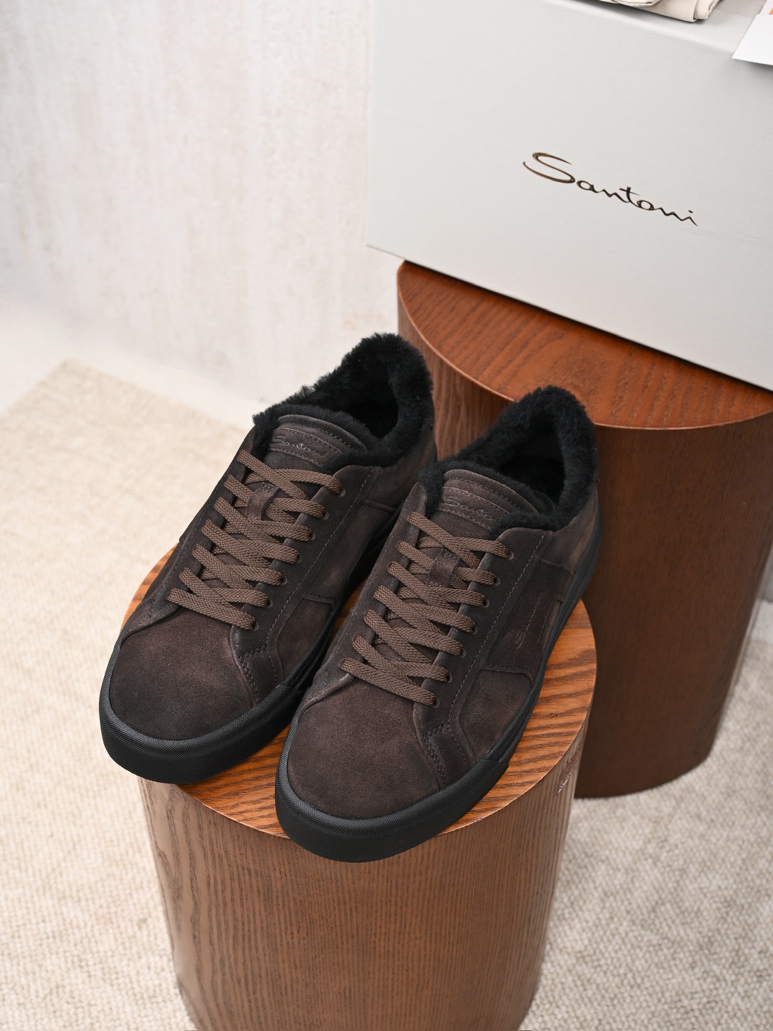Santoni Veloursleder-Sneaker mit Lammfellfutter in Dunkelbraun